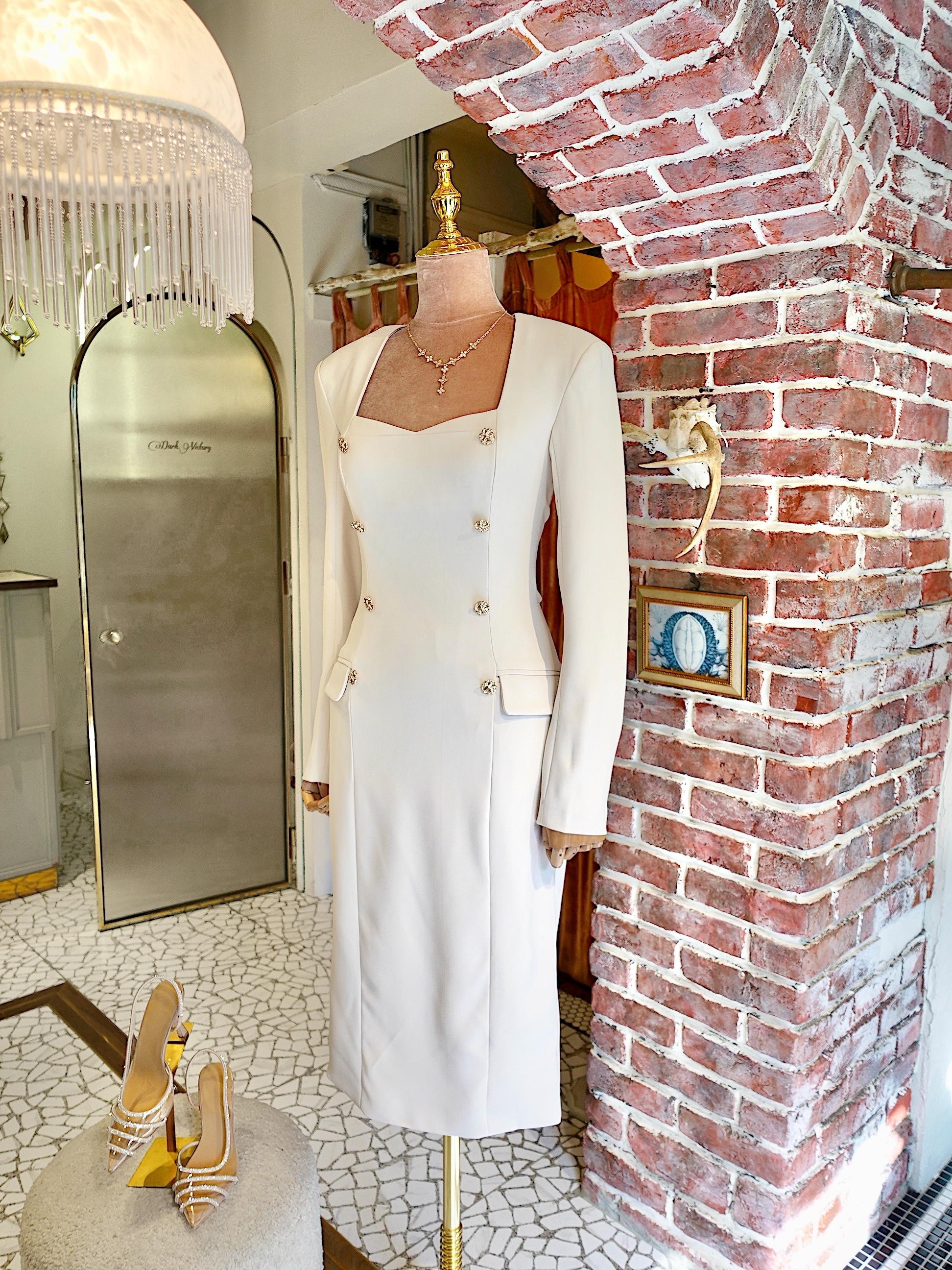 Cream White奶油白色桃心領金鈕釦Dress