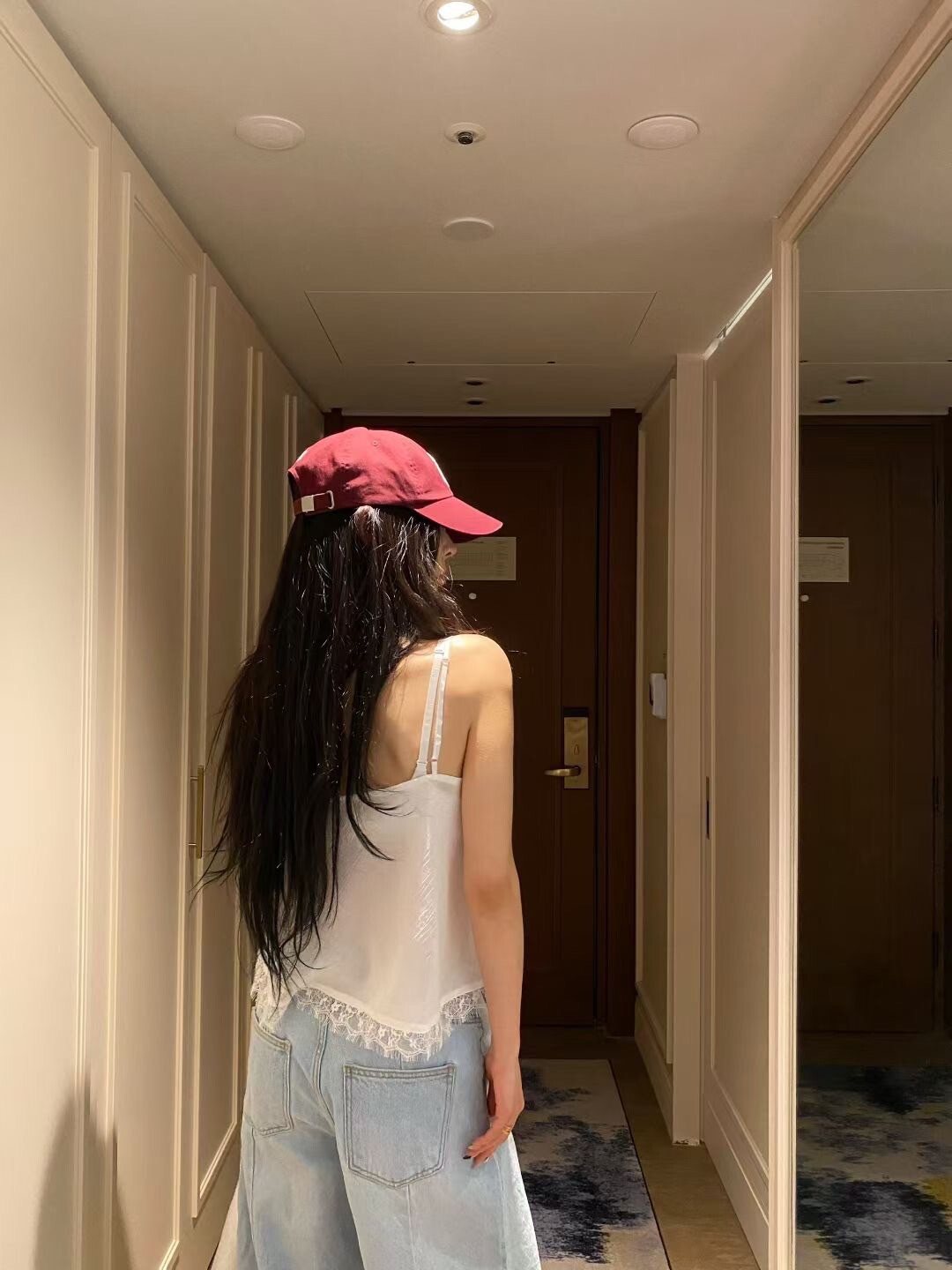 拼接睫毛蕾絲細肩帶V領背心上衣 / 2色