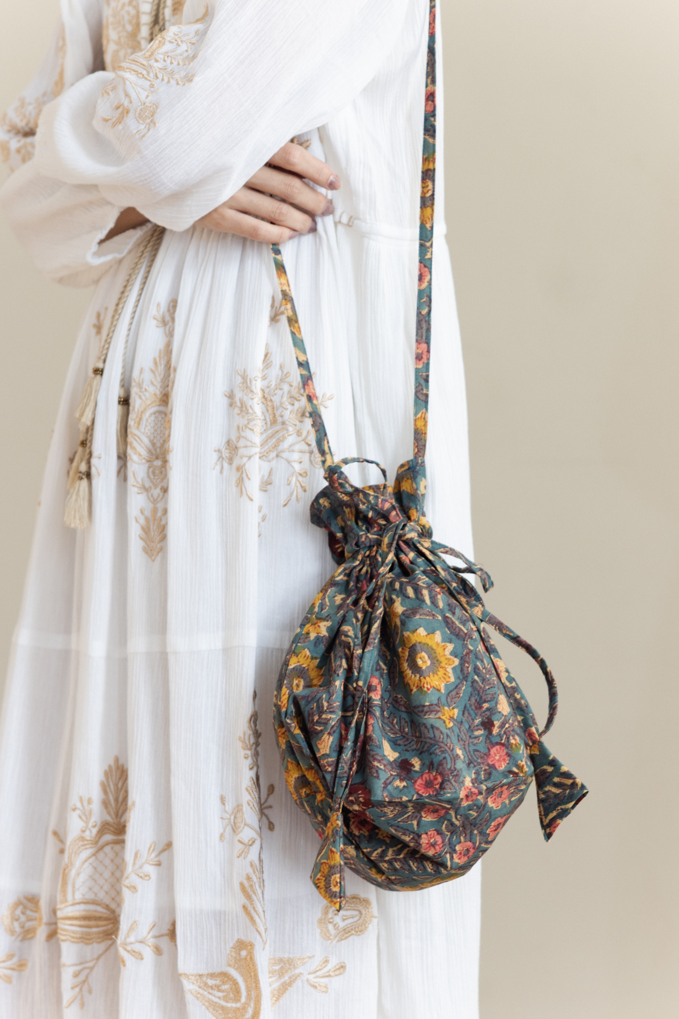 斜背可愛小球包_藍花園