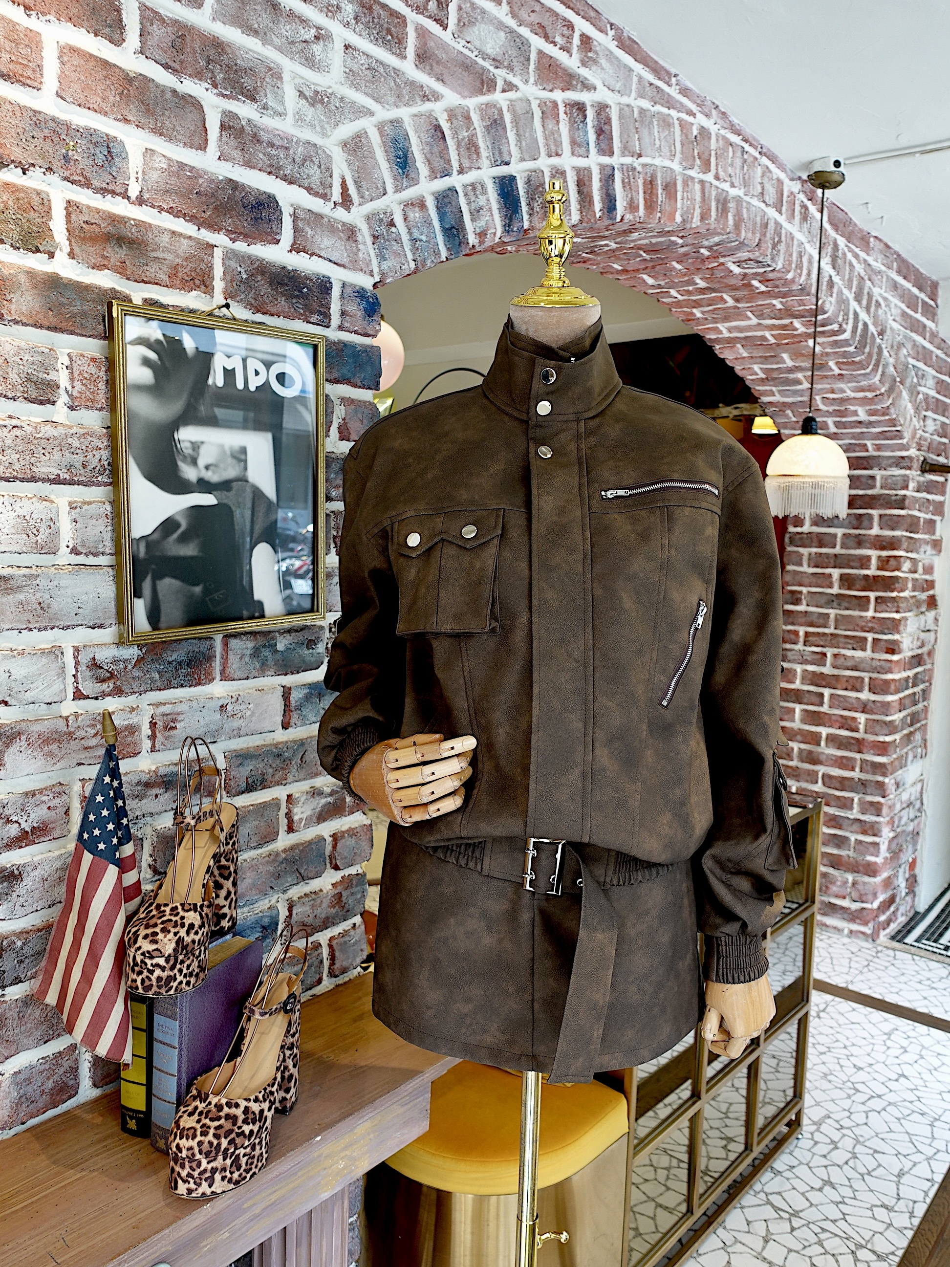 N.Y Street咖啡色腰帶飛行夾克外套+ 高腰腰帶短裙套裝