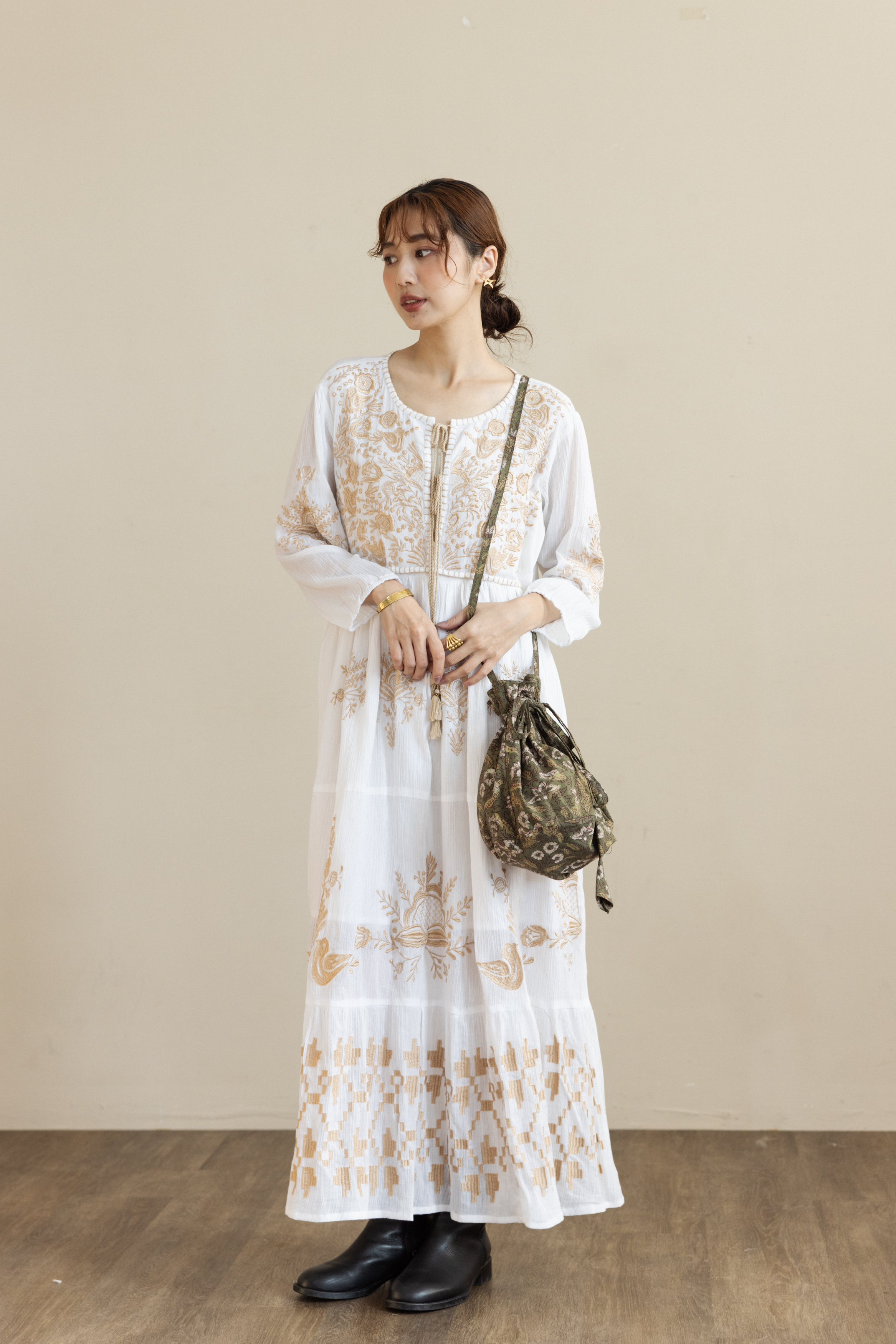 斜背可愛小球包_綠褐花