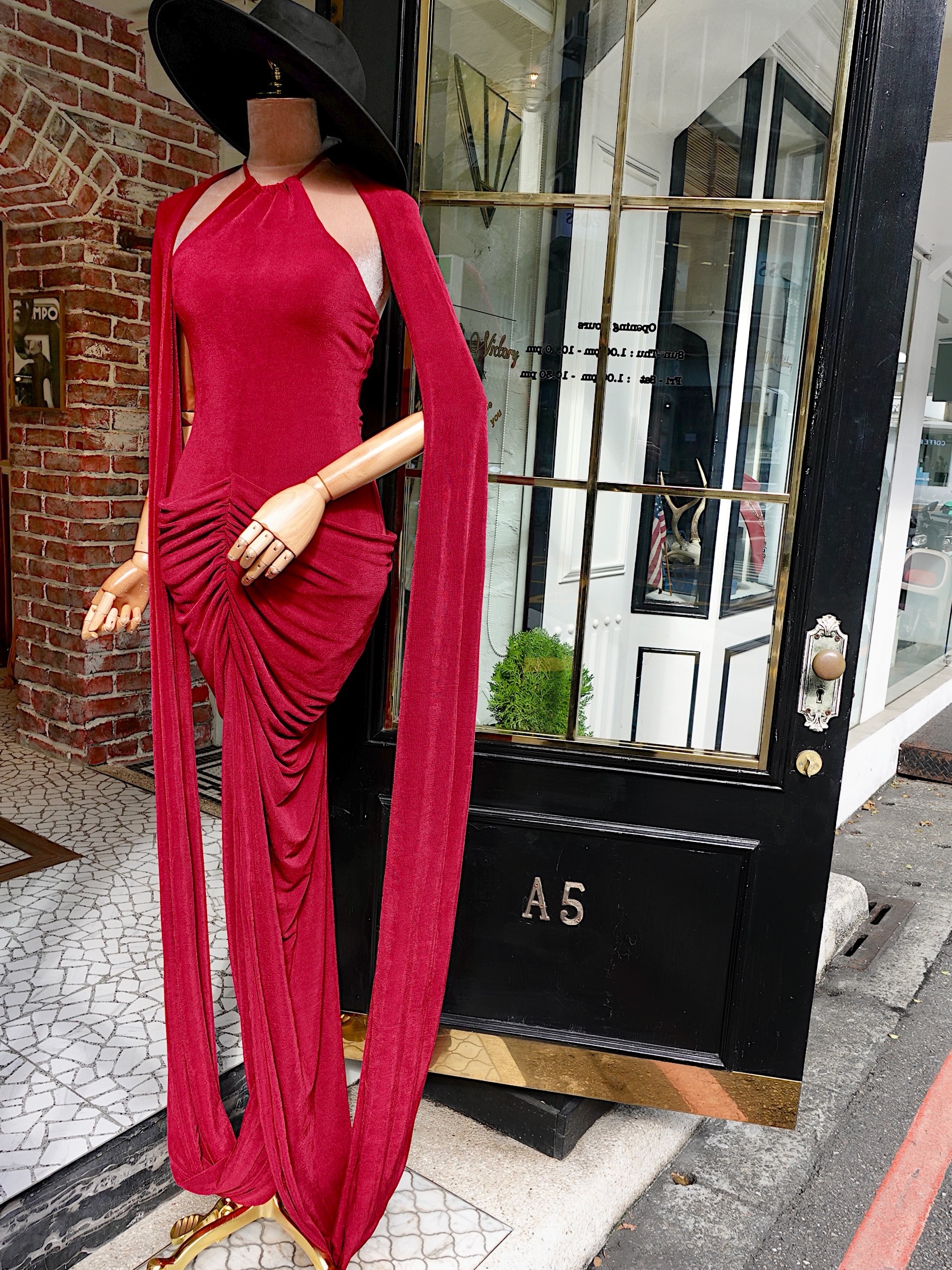 Burgundy勃根地酒紅色抓皺露背垂墜長披肩Long Dress