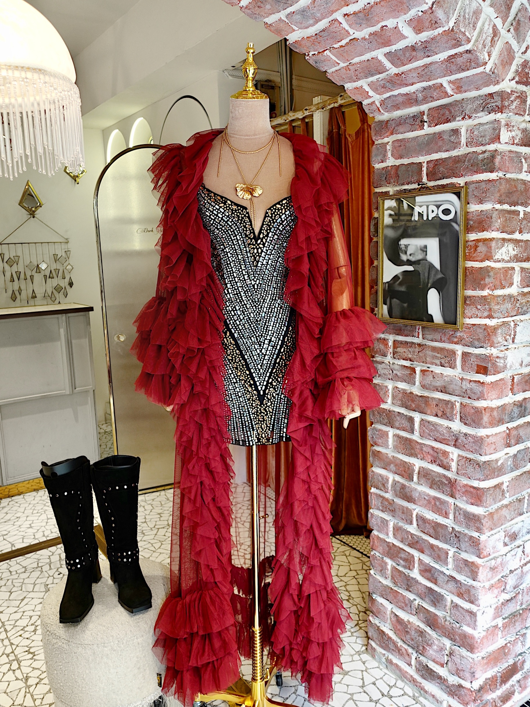 Red Wine酒紅色網紗層次荷葉飾邊綁帶罩衫