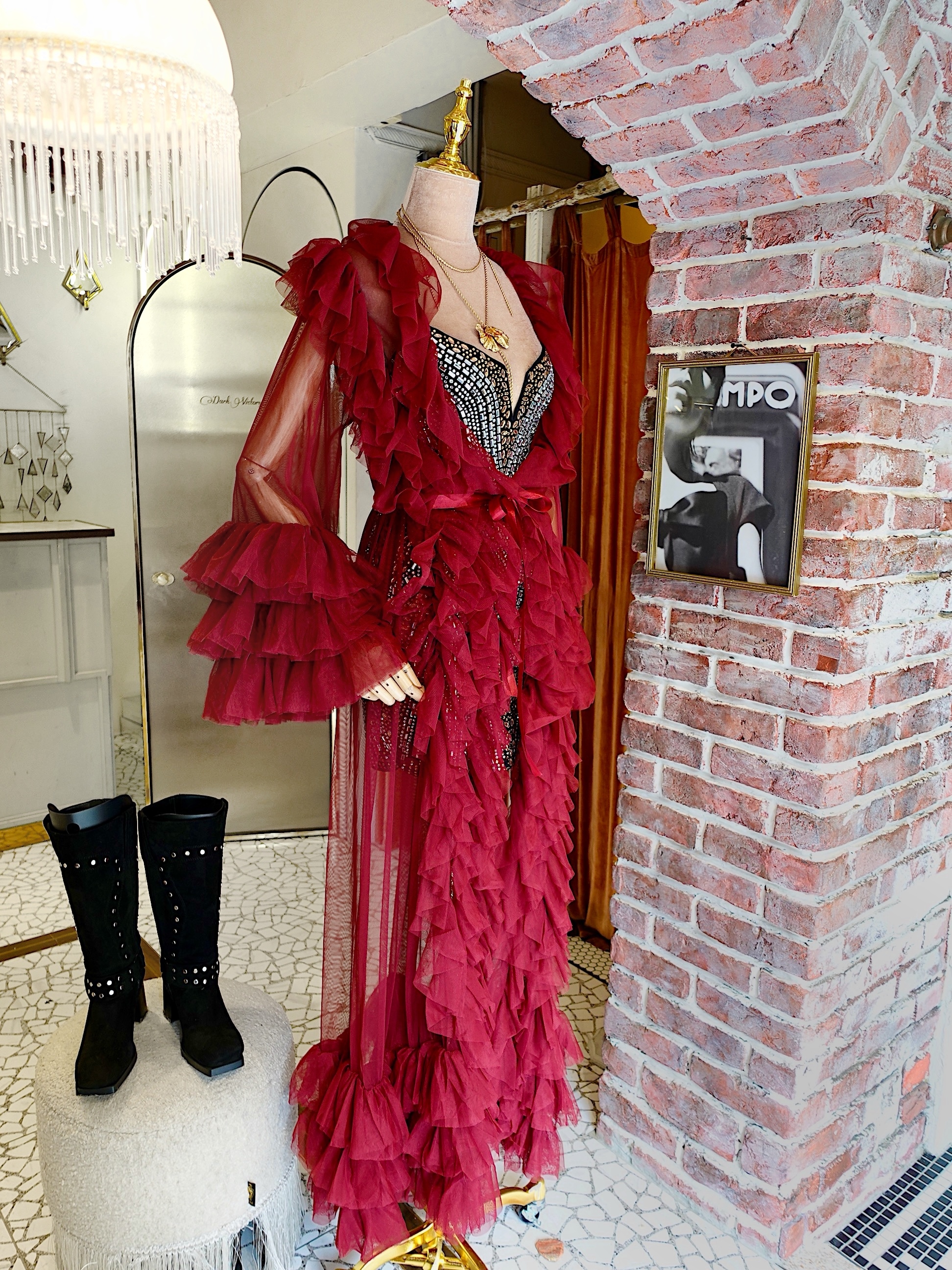 Red Wine酒紅色網紗層次荷葉飾邊綁帶罩衫