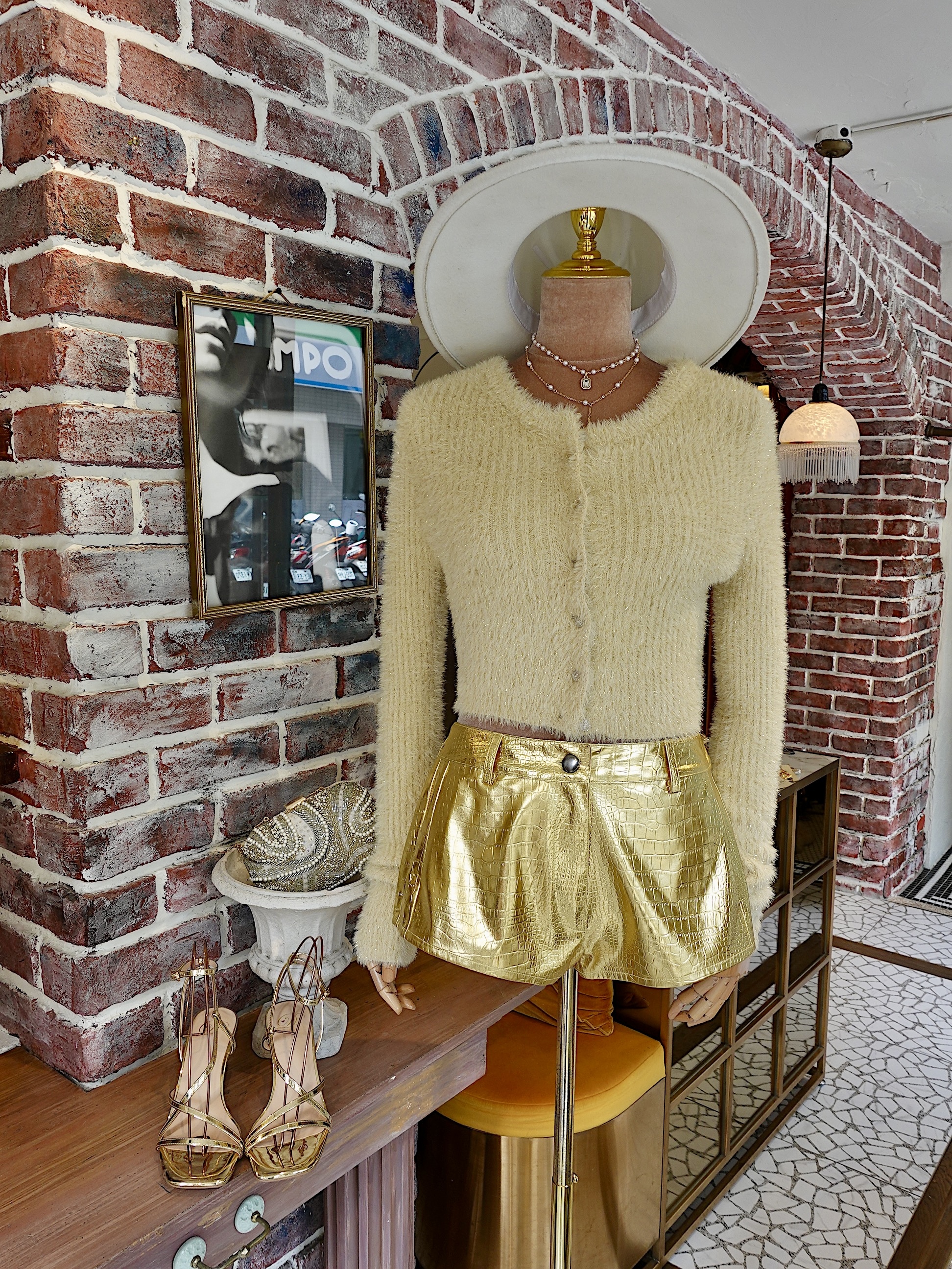 Lux Gold金色金屬亮面Vegan皮革短褲