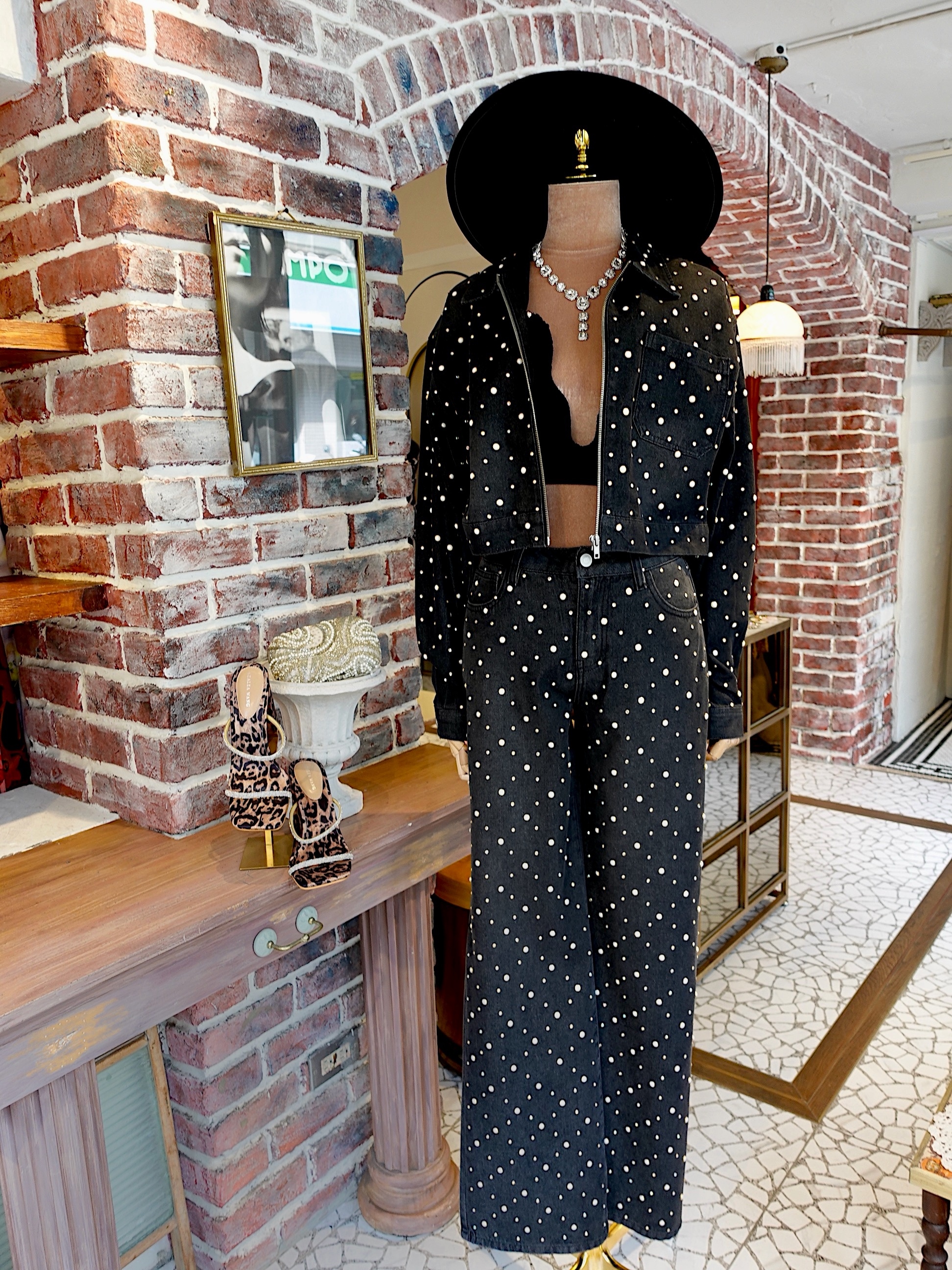 Black Wash Glam黑色水洗丹寧釘鑽寶石夾克外套