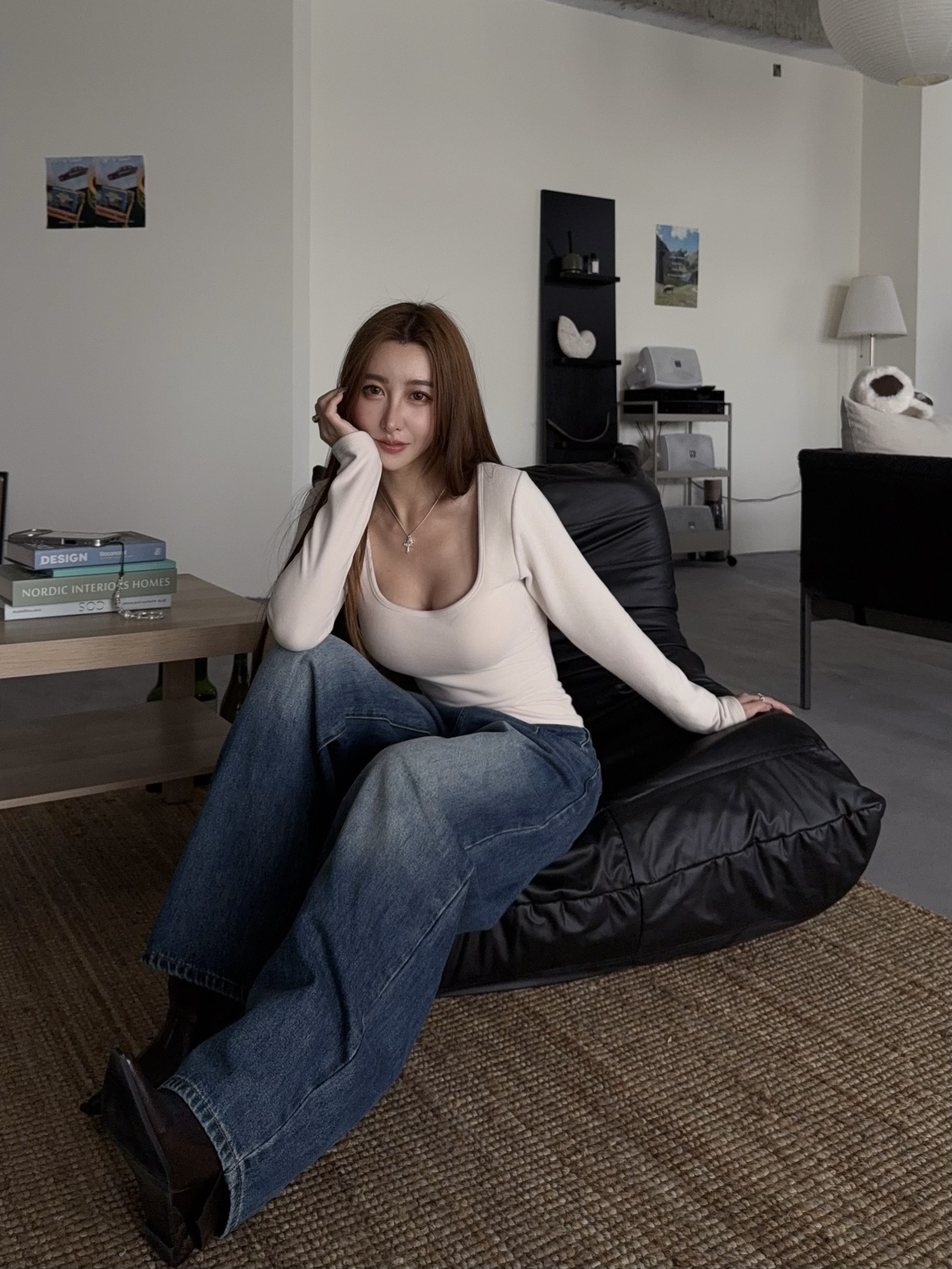 縫線設計牛仔彎刀褲