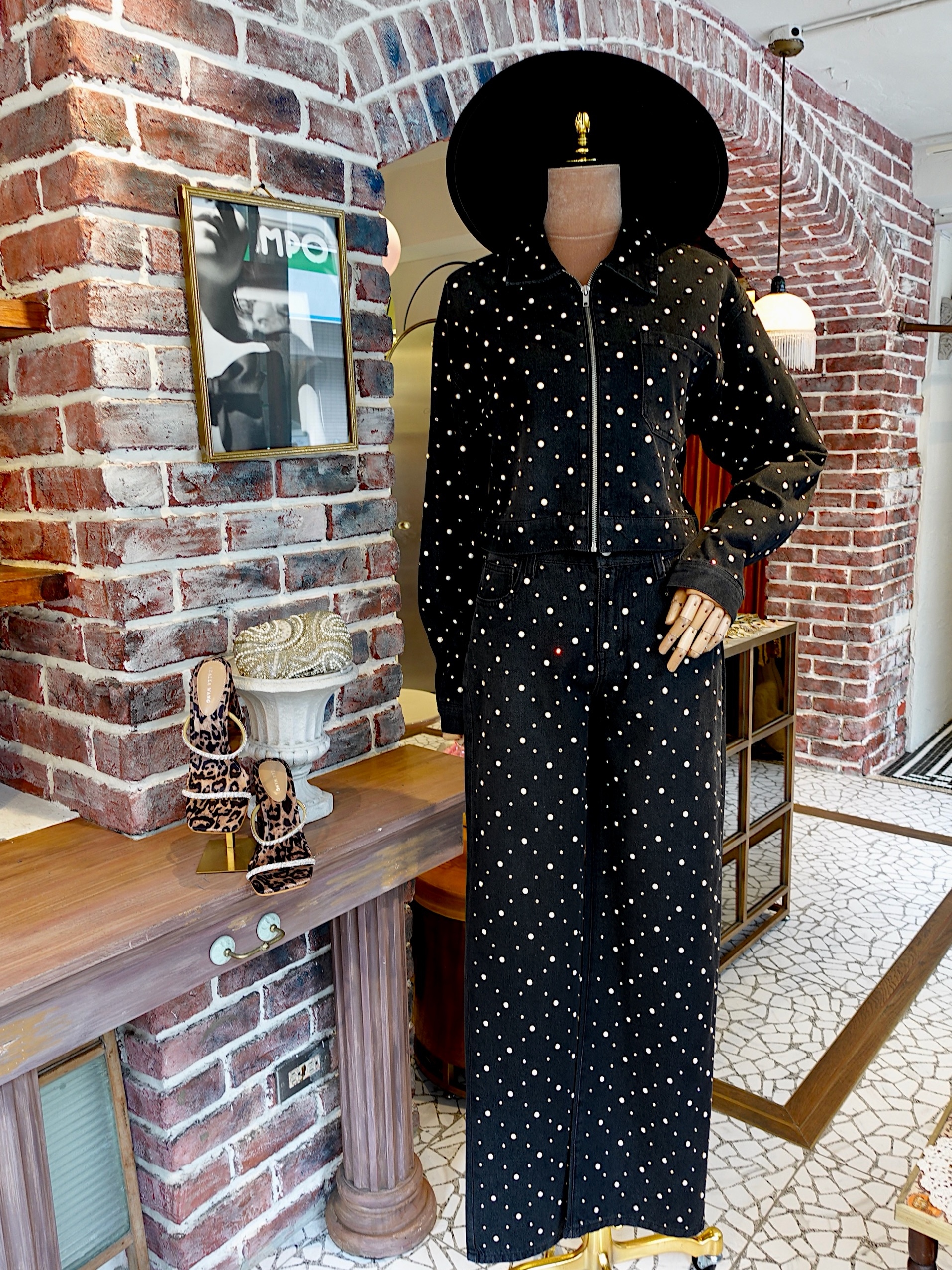 Black Wash Glam黑色水洗丹寧釘鑽寶石牛仔寬褲