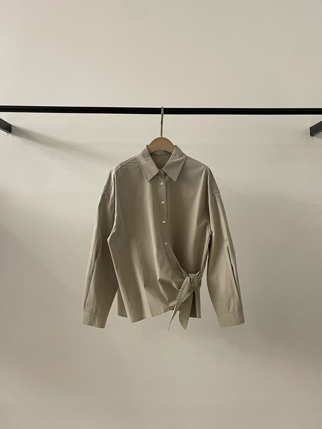 獨特女子側綁帶造型翻領排釦襯衫 / 4色