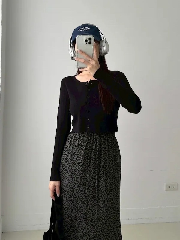 百穿不膩針織排釦長袖上衣