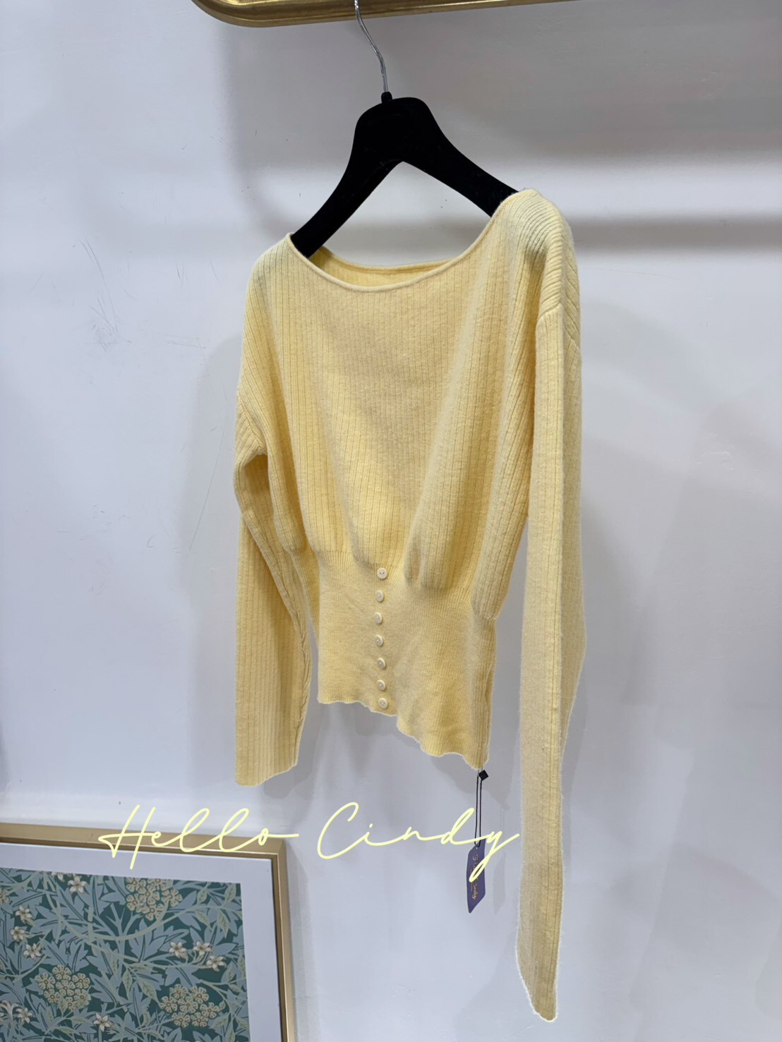 B02002 溫柔的一字領下鈕扣合身款針織上衣