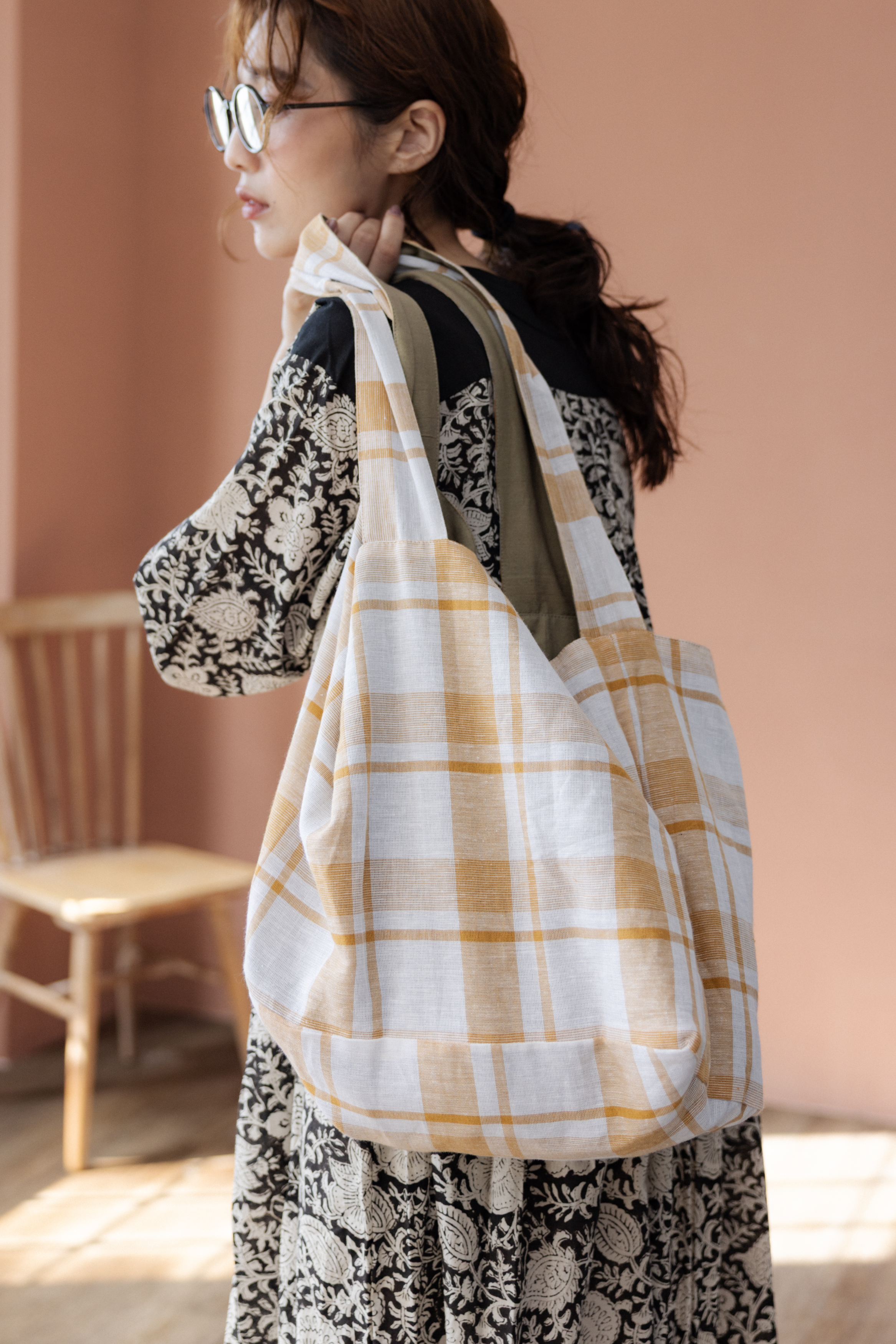 交叉手提立體包_奶茶格