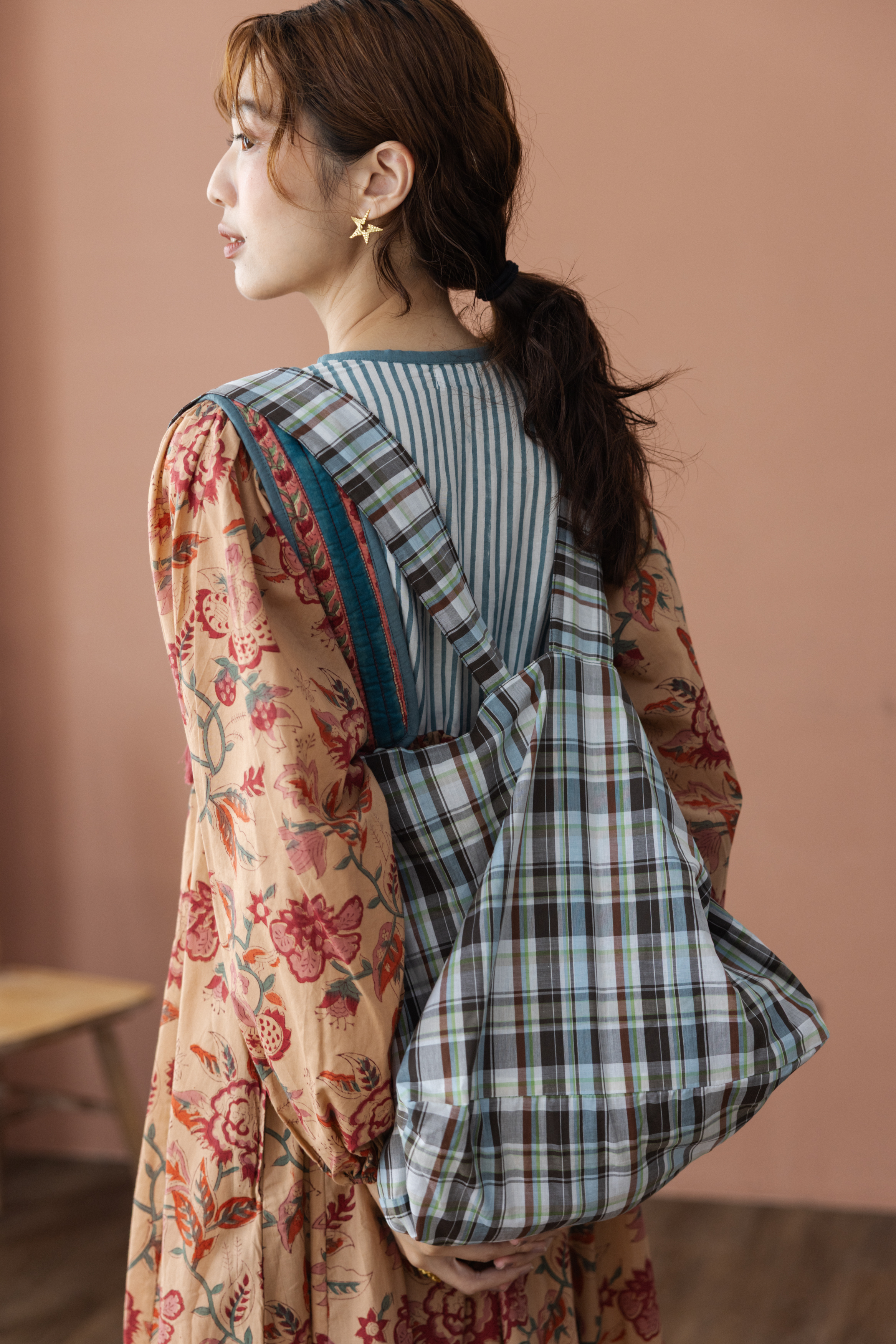 交叉手提立體包_黑藍格紋