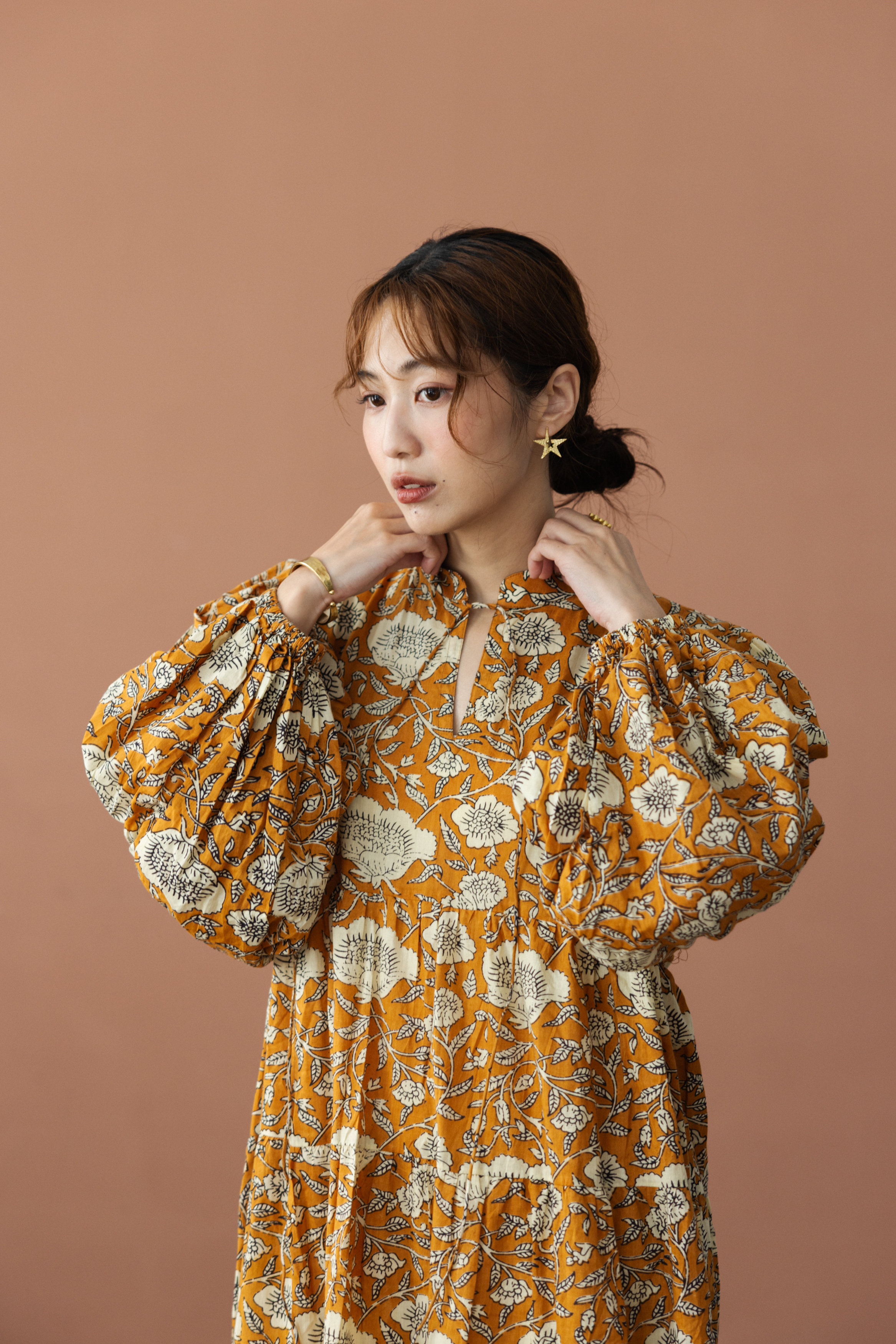 前綁帶澎袖長洋裝_黃花