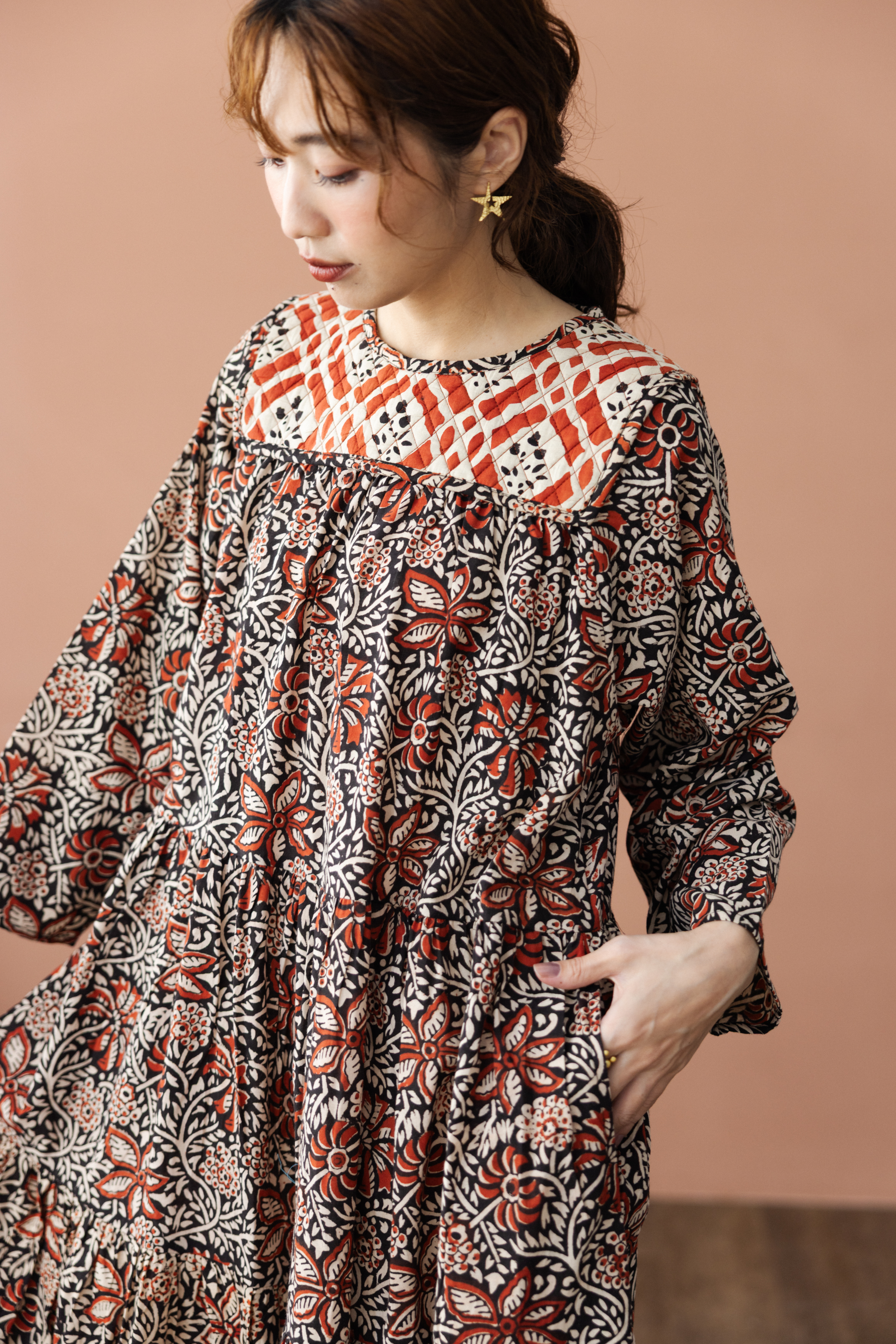 圓領鋪棉後綁帶長袖長洋裝_紅黑