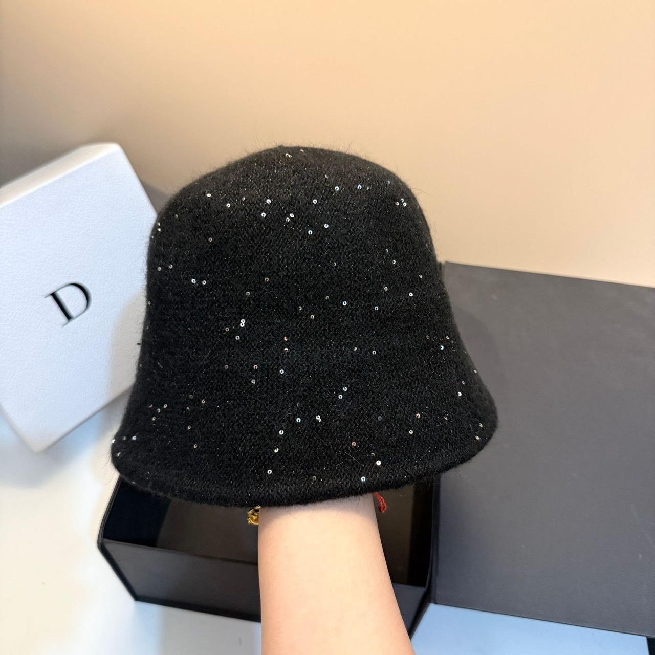 No.9236羊兔毛亮片盆帽