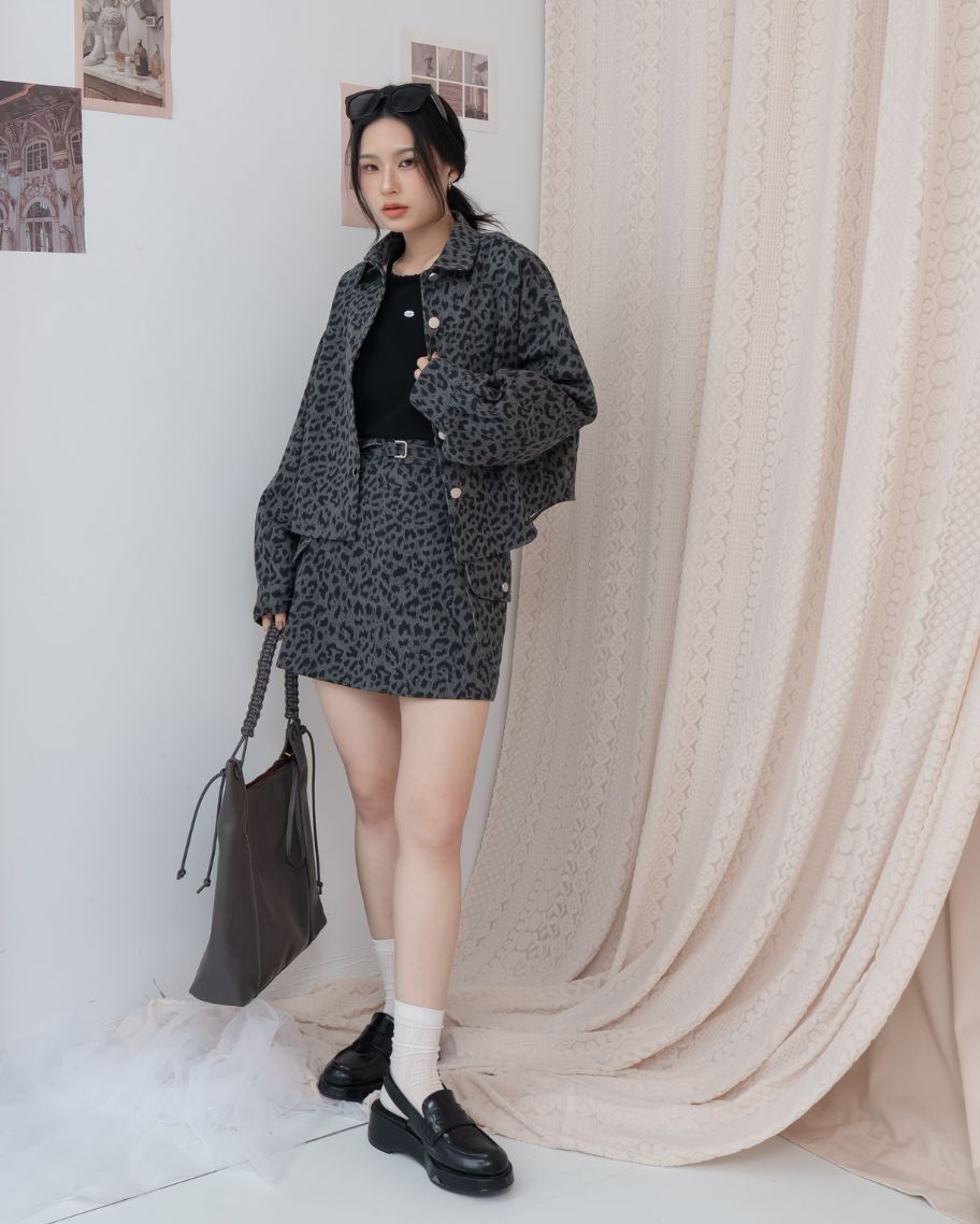 時髦豹紋貼袋短裙