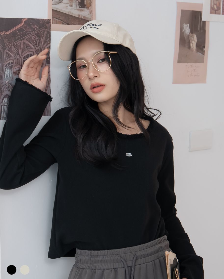 貝殼牌喇叭袖毛邊上衣