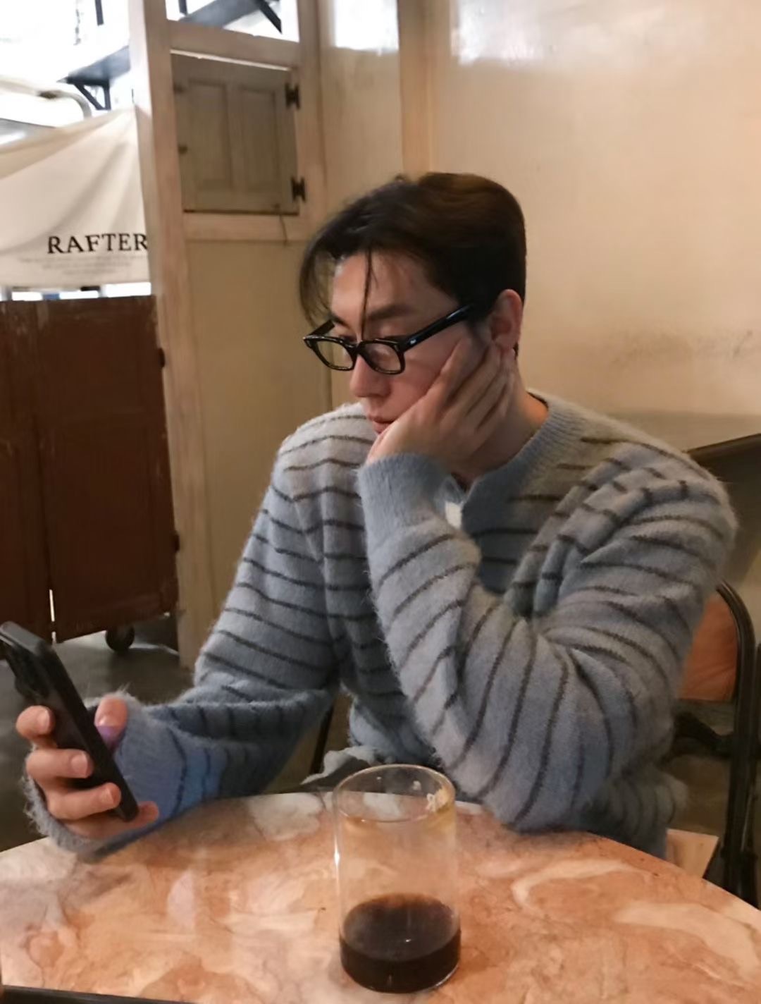 K4親膚毛海圓領排扣針織