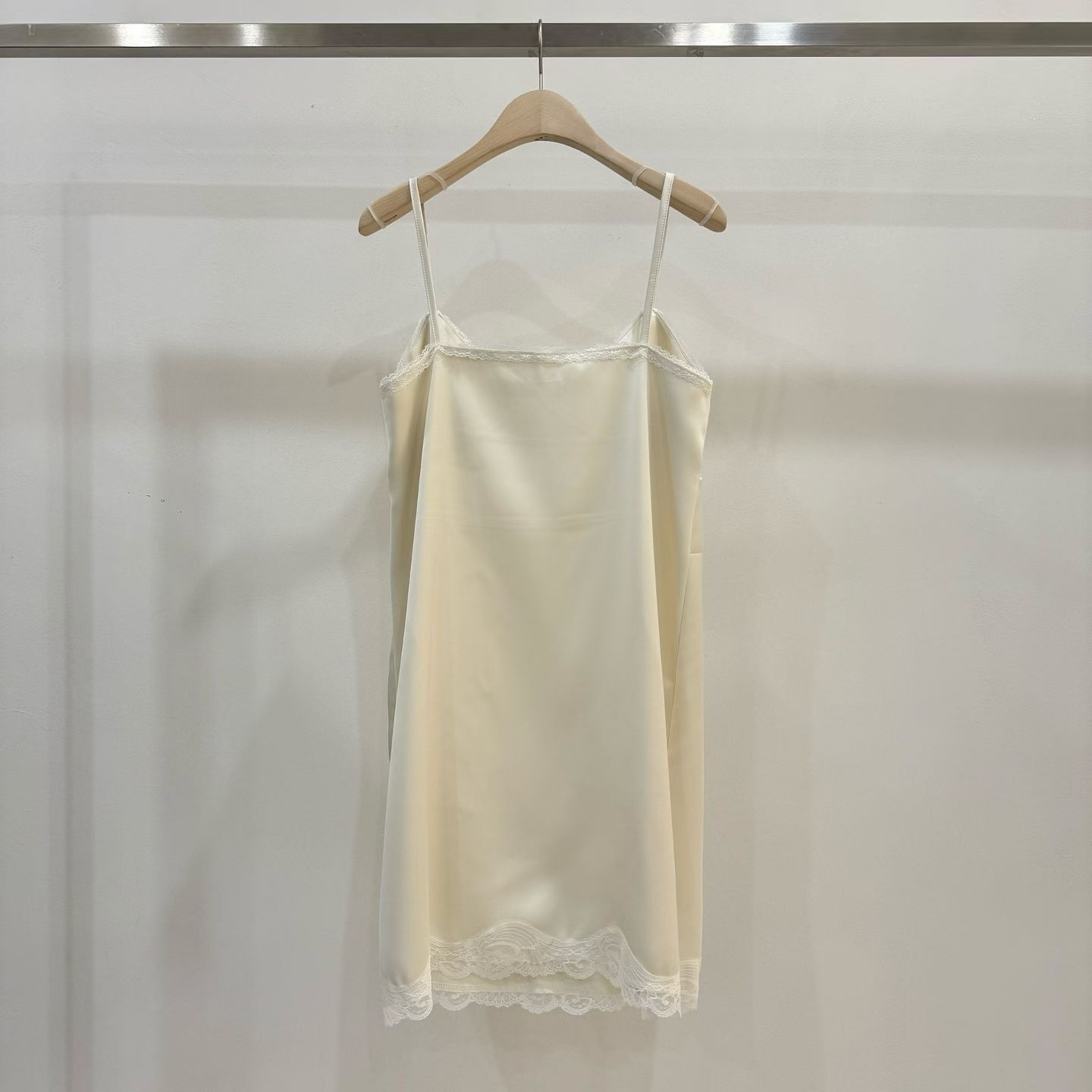 MB5521 醋酸吊帶連身裙 *特價* (優惠碼同充值購物金不適用)