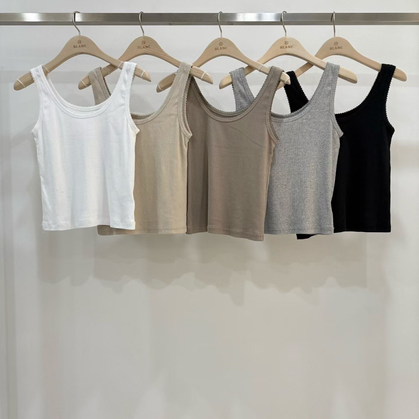 MB5526 花邊小背心 *特價* (優惠碼同充值購物金不適用)