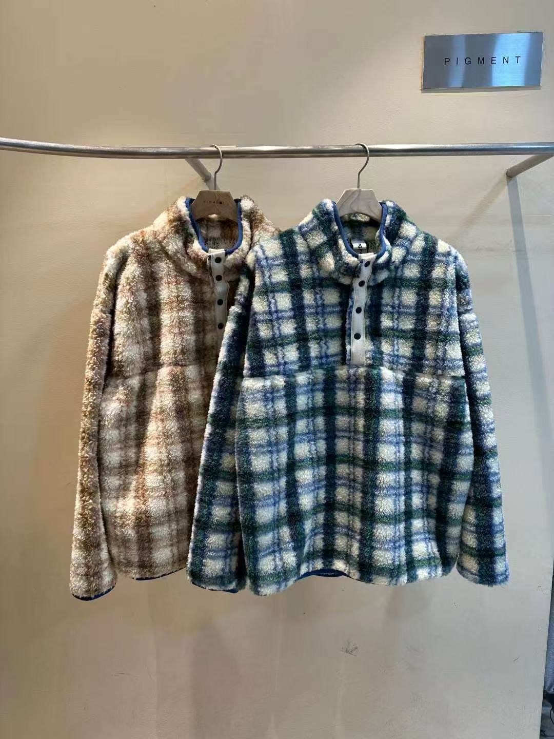 K17  羔毛格紋半領上衣