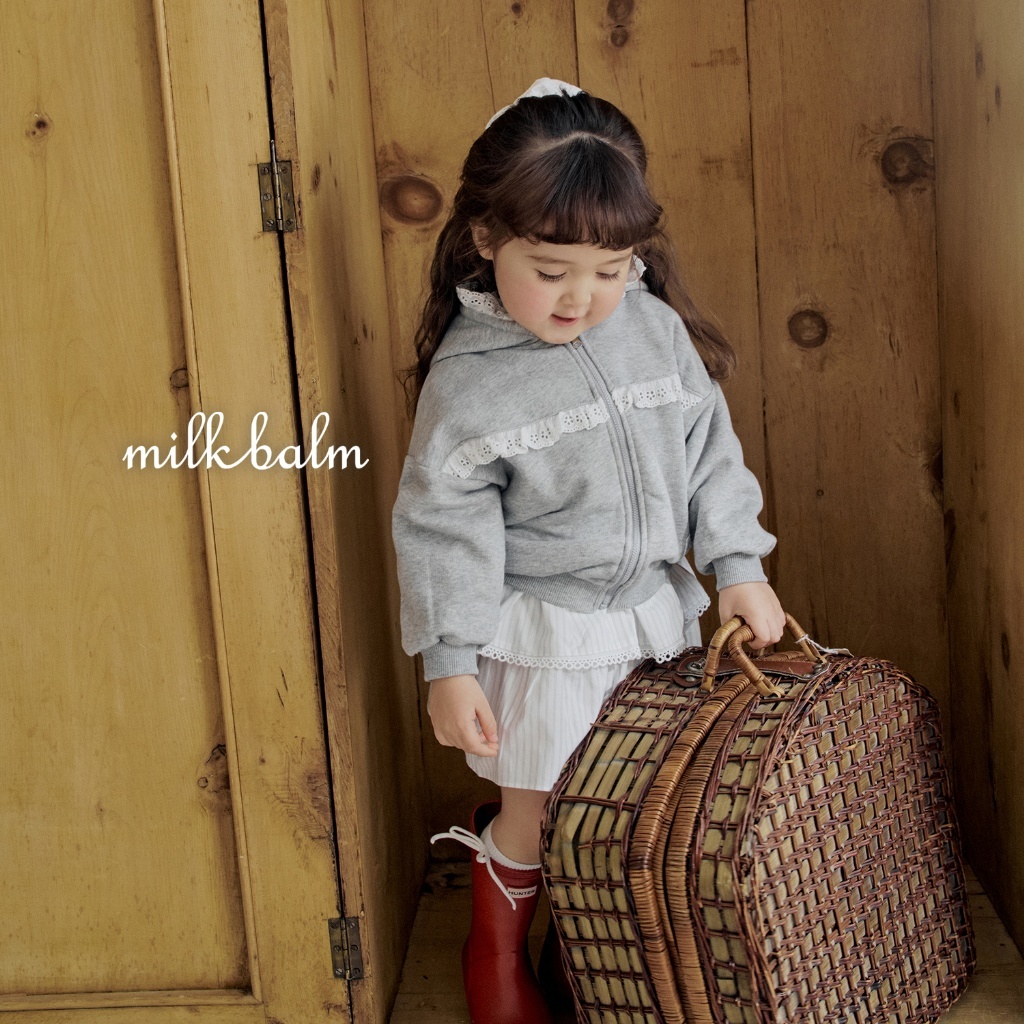 正韓春milkbalm 小木馬蕾絲小標外套