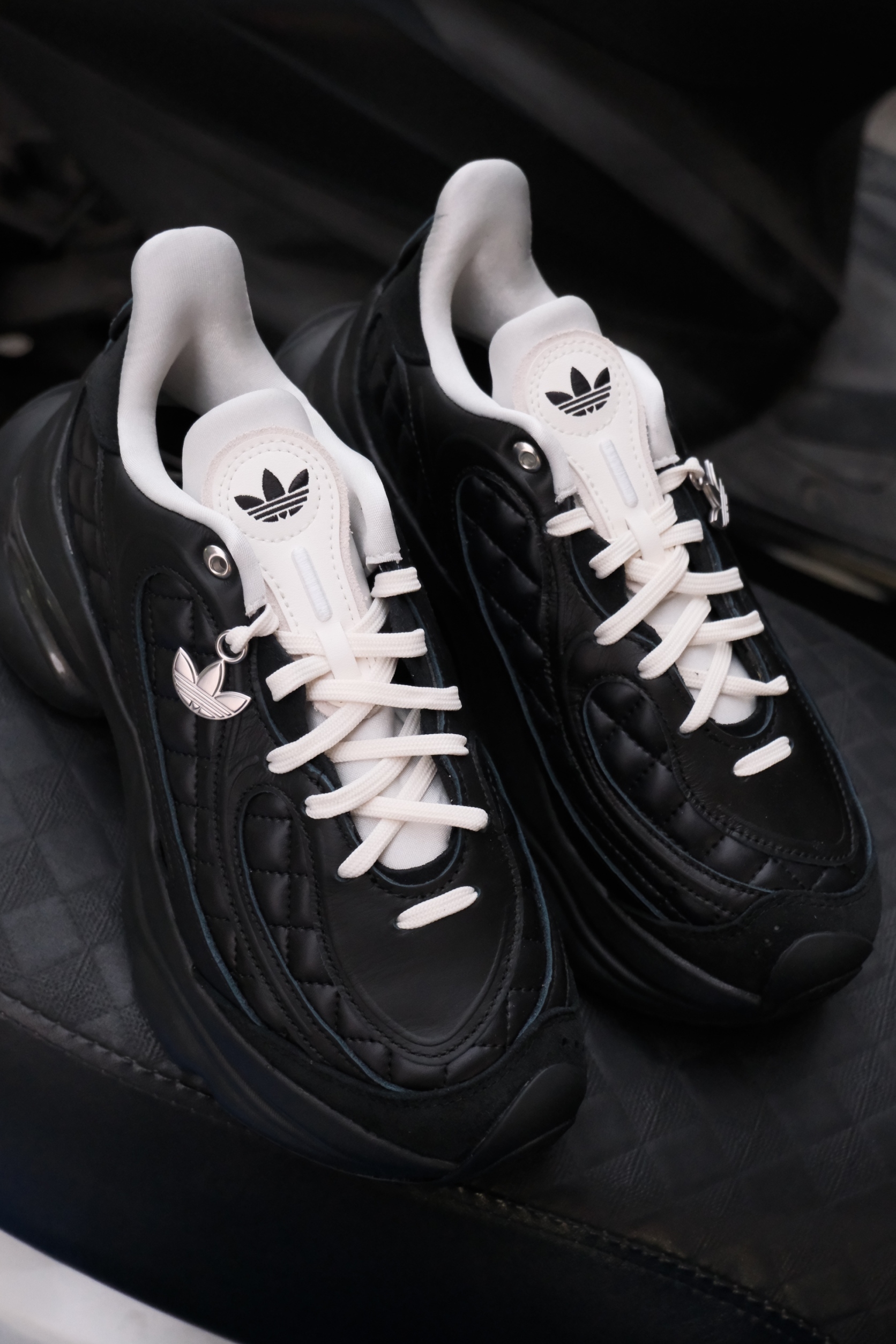 adidas originals Ozvenuz 全黑 菱格紋 小香風 老爹鞋 KJ3972