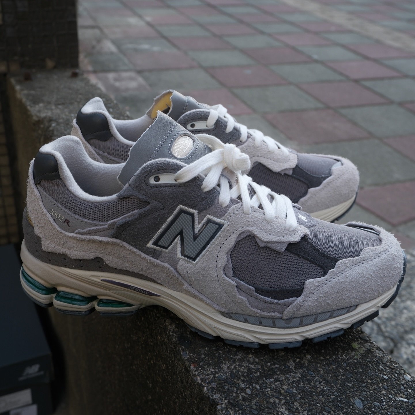 New Balance 2002R "Refined Future" 灰白 解構 M2002RDA