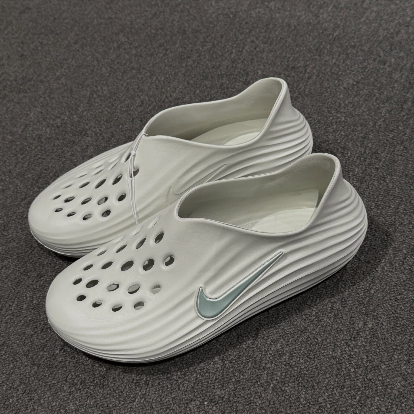 Nike REACTX REJUVEN8 奶油白 白灰 洞洞鞋 防水 超好穿 現貨供應 HV5060-005