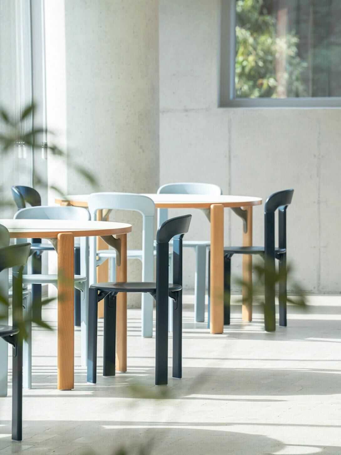 HAY 家具於韓國大邱 BAKERY BUPUN 咖啡廳的空間應用 - Rey 系列桌椅
