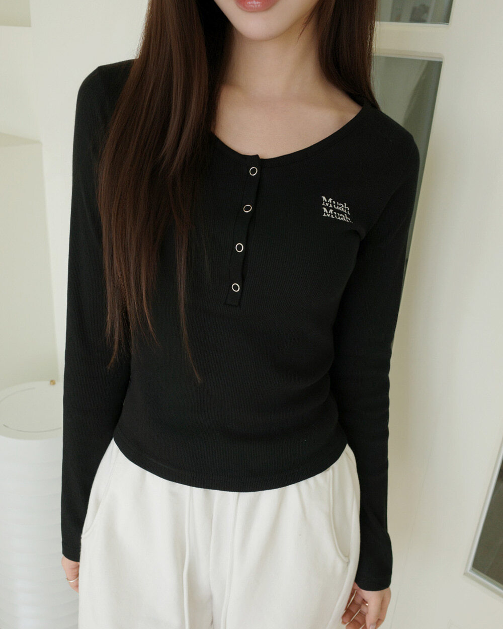 預訂｜MUAHMUAH V HENLEY NECK STITCH T-SHIRT