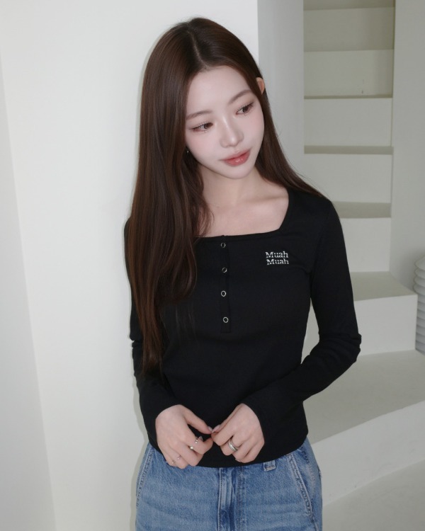 預訂｜MUAHMUAH SQUARE HENLEY NECK STITCH T-SHIRT