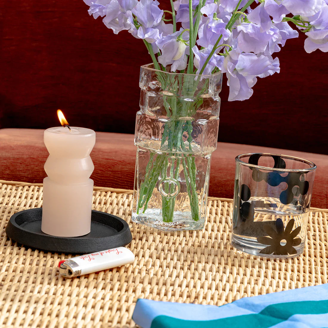 Areaware BZIPPY-六角花瓶，以獨樹一幟的雕塑手法，打造 Hex Vase 六角花瓶。