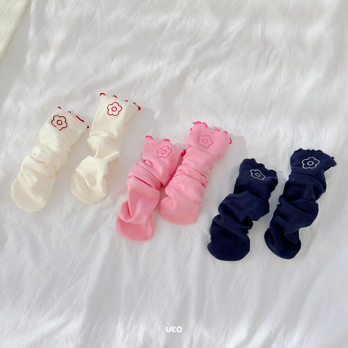 正韓春ueo 三色愛心木耳襪