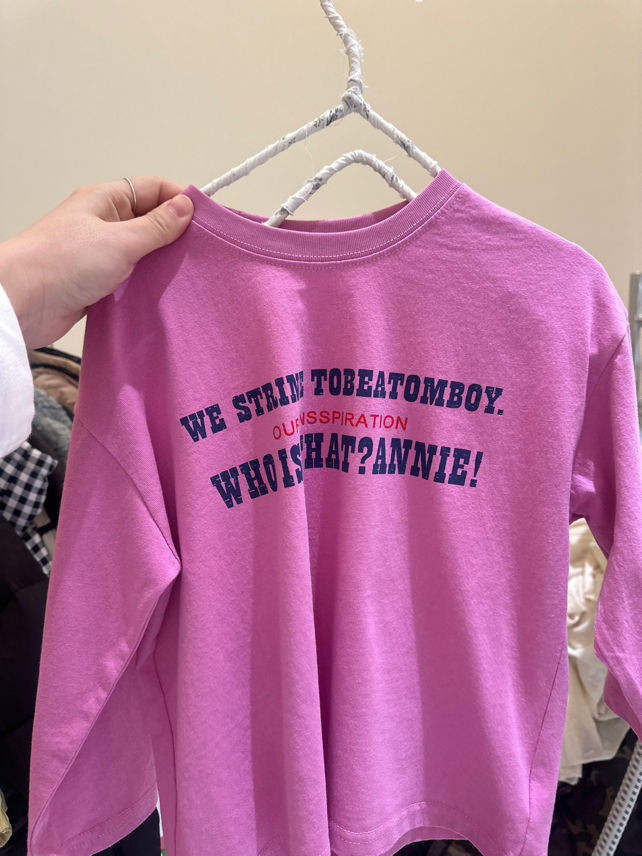 A04237英文字薄長袖上衣