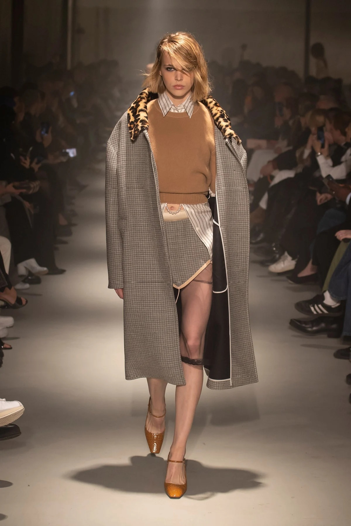 N°21 圓領LOGO針織上衣(駝)