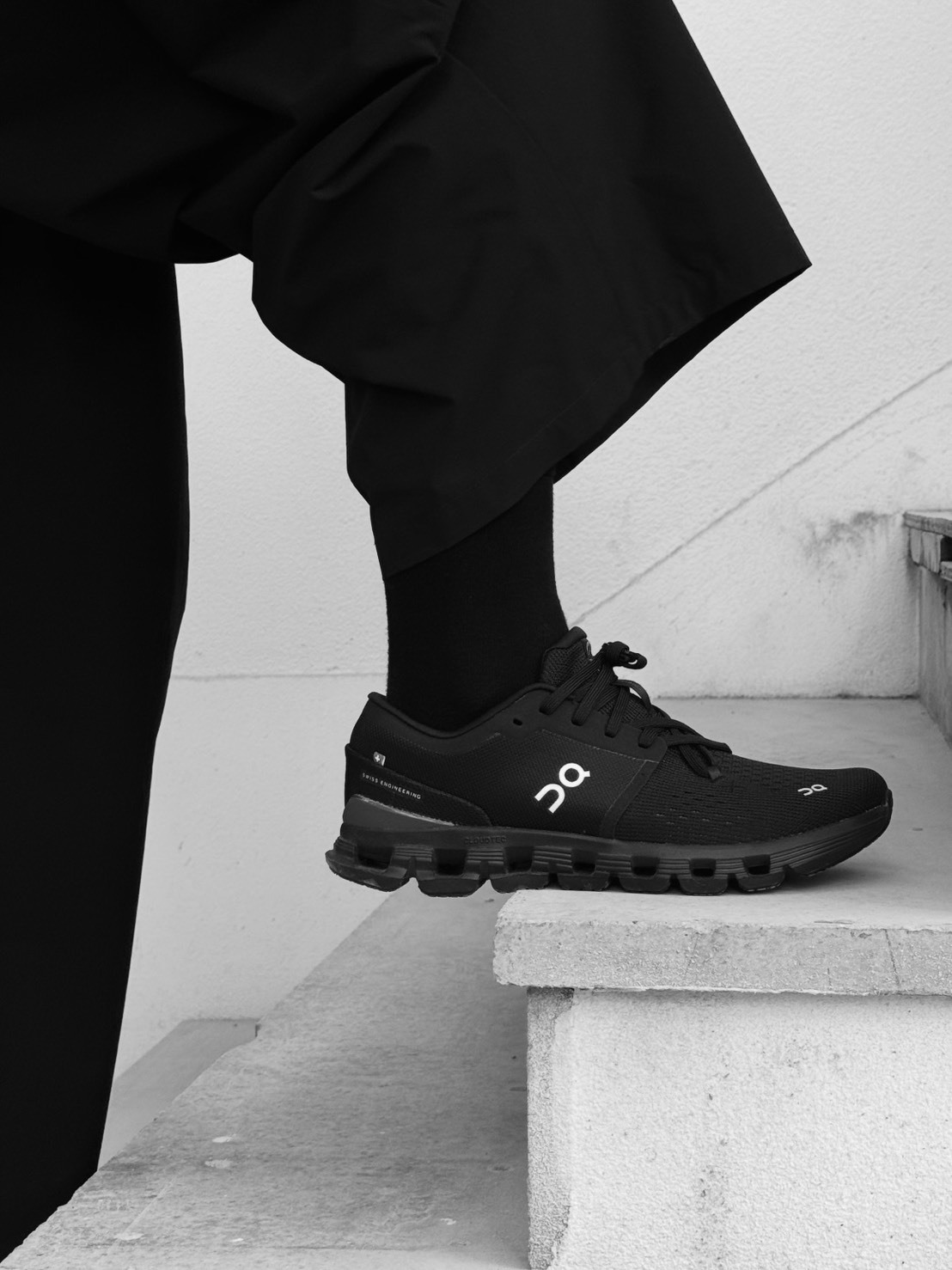 ON CLOUD X4 黑騎士