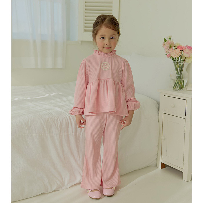 正韓春ueo 兩色蕾絲櫻桃套裝