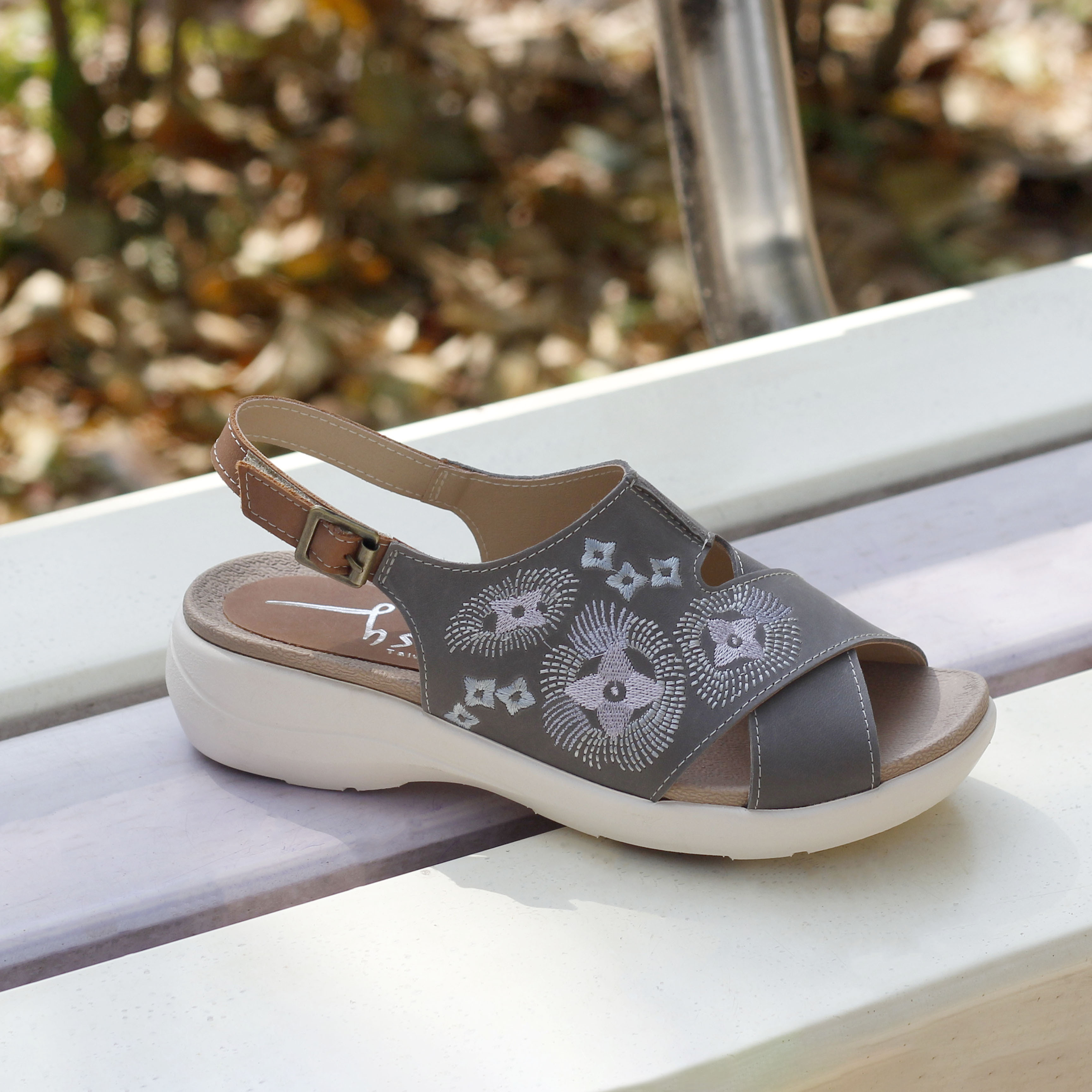 刺繡簍空交叉涼鞋｜夏日小調(霧灰）