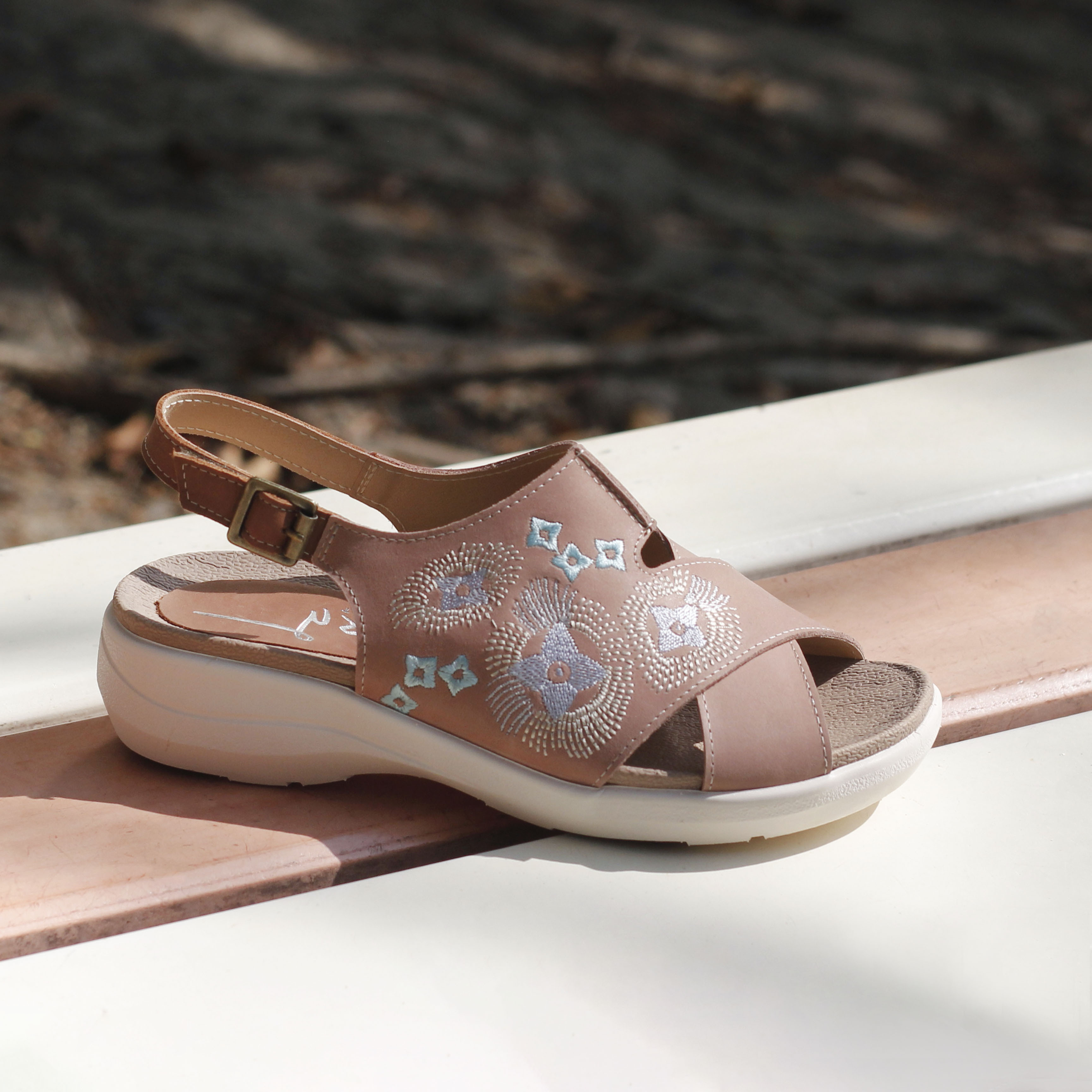 刺繡簍空交叉涼鞋｜夏日小調(霧粉）