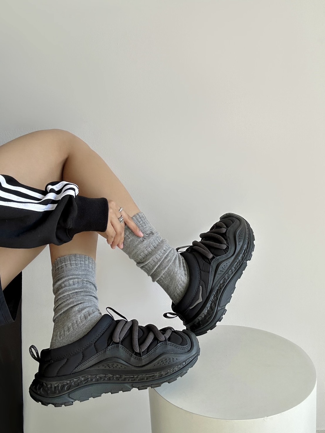 HOKA ONE ONE ORA PRIMO 烏龍麵 毛毛蟲 恢復鞋 黑