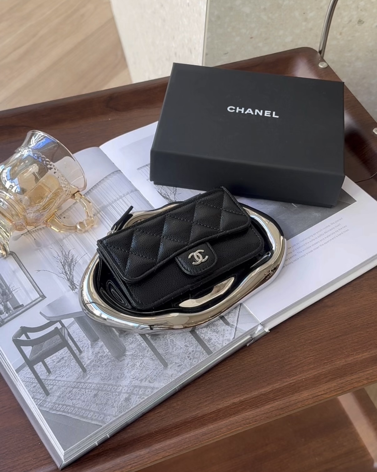 CHANEL｜一片式拉鍊錢包 黑銀