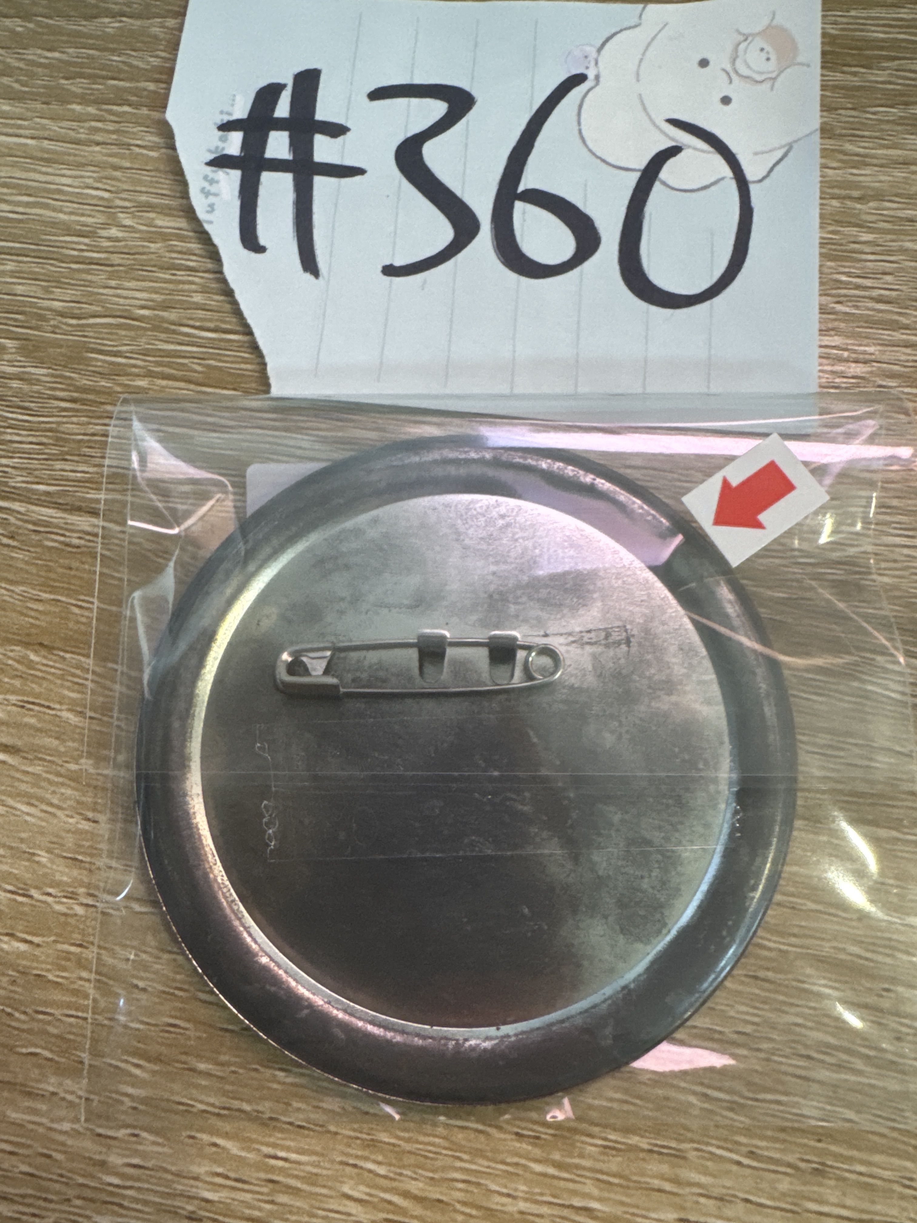 進擊的巨人 LEVI 襟章 背瑕#360