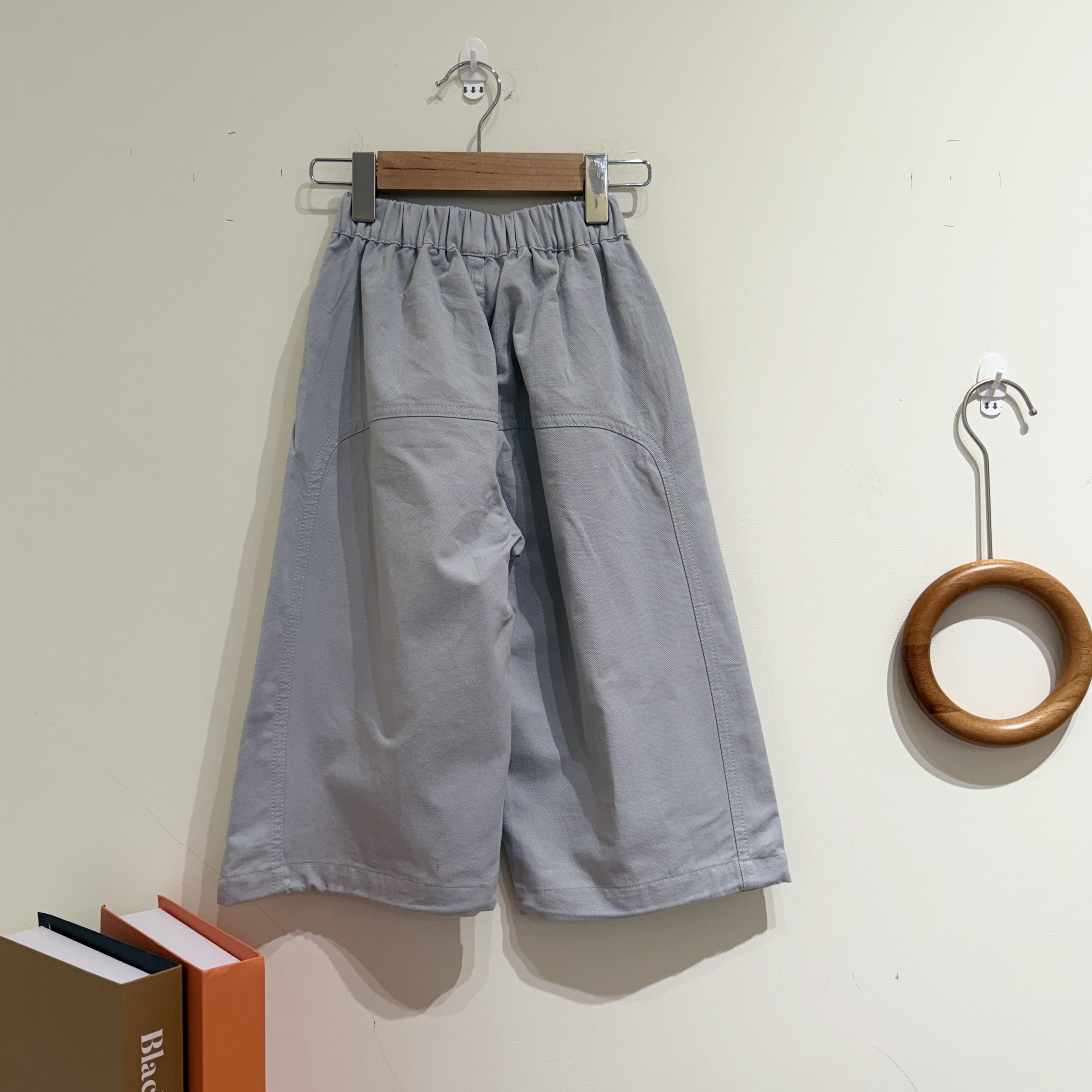 26春 淺灰寬版牛仔褲