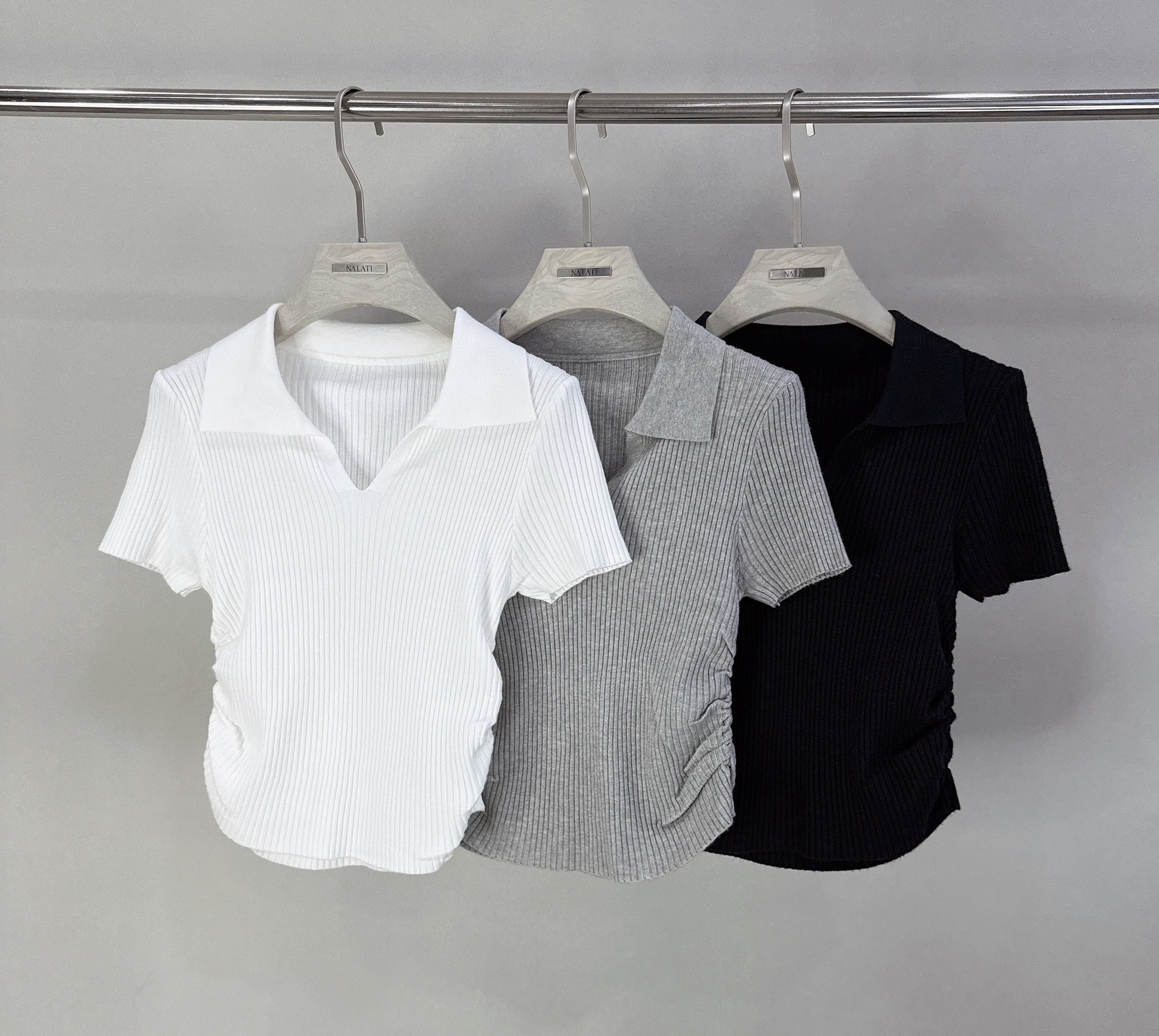 V字翻領側抓皺坑條針織衣