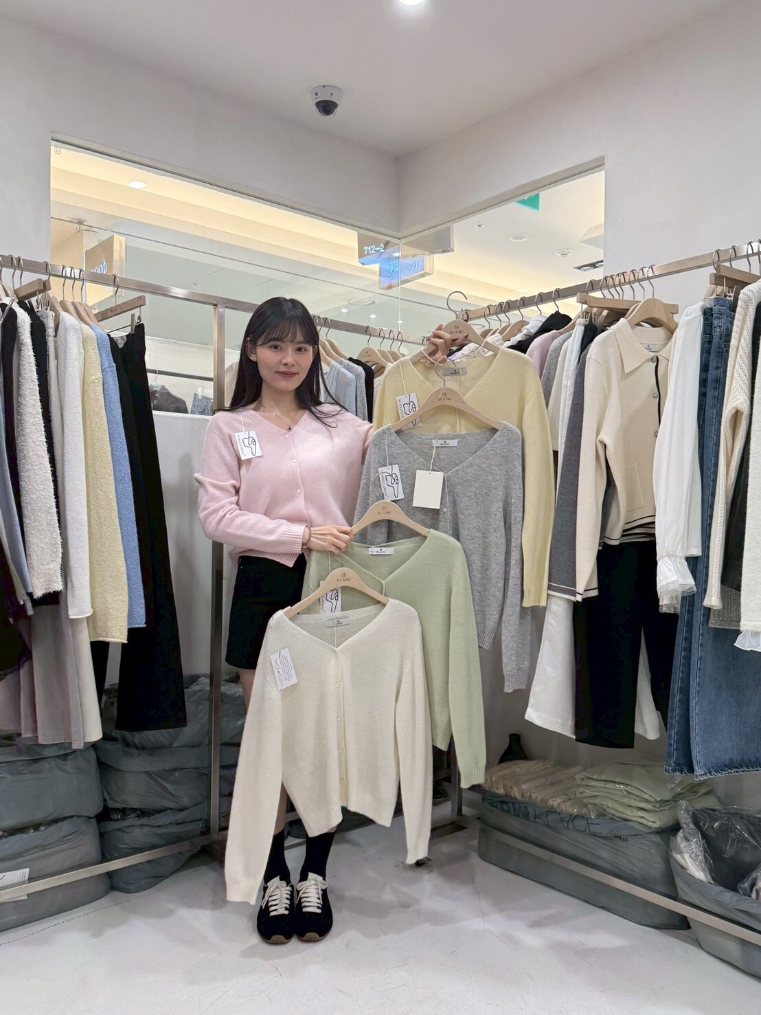 MB5503 純羊毛V領針織小外套 *特價* (優惠碼同充值購物金不適用)