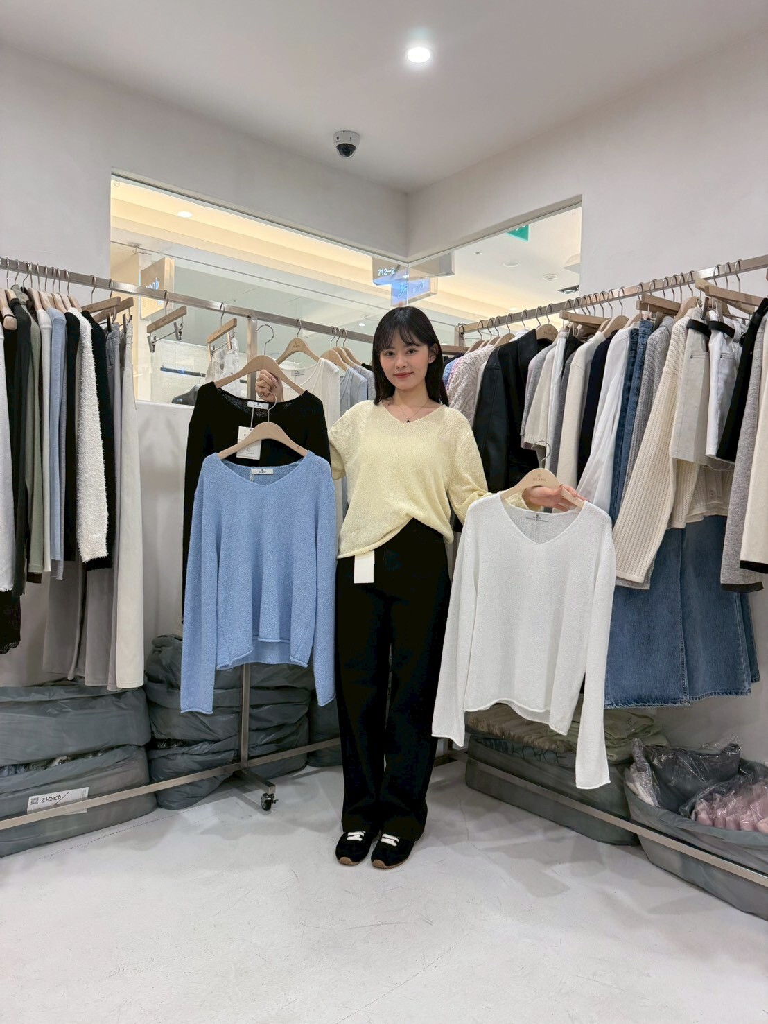 MB5507 V領卷邊薄針織上衣 *特價* (優惠碼同充值購物金不適用)