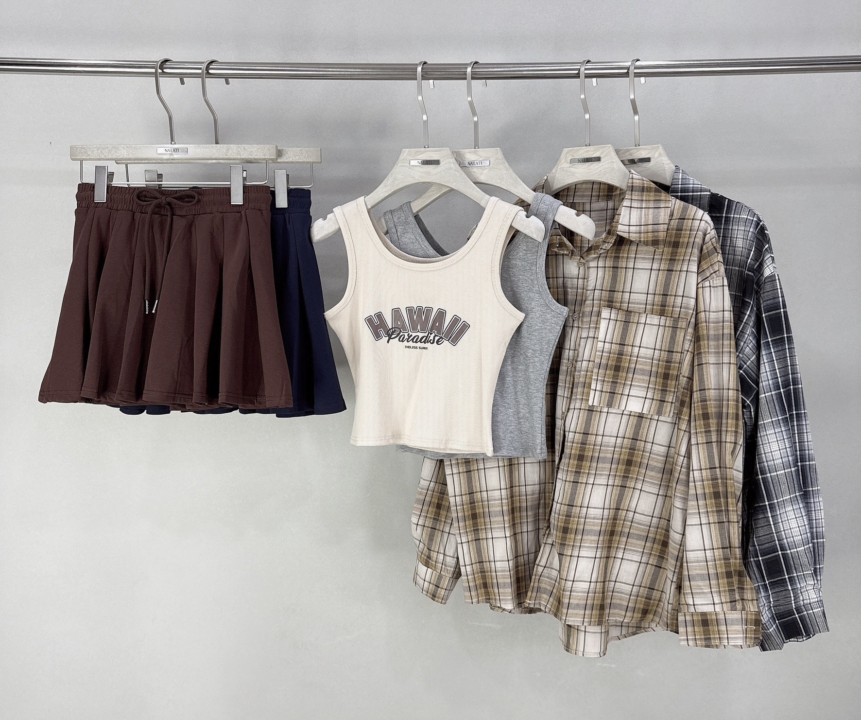 粗肩HAWAII背心+格紋襯+壓摺褲裙