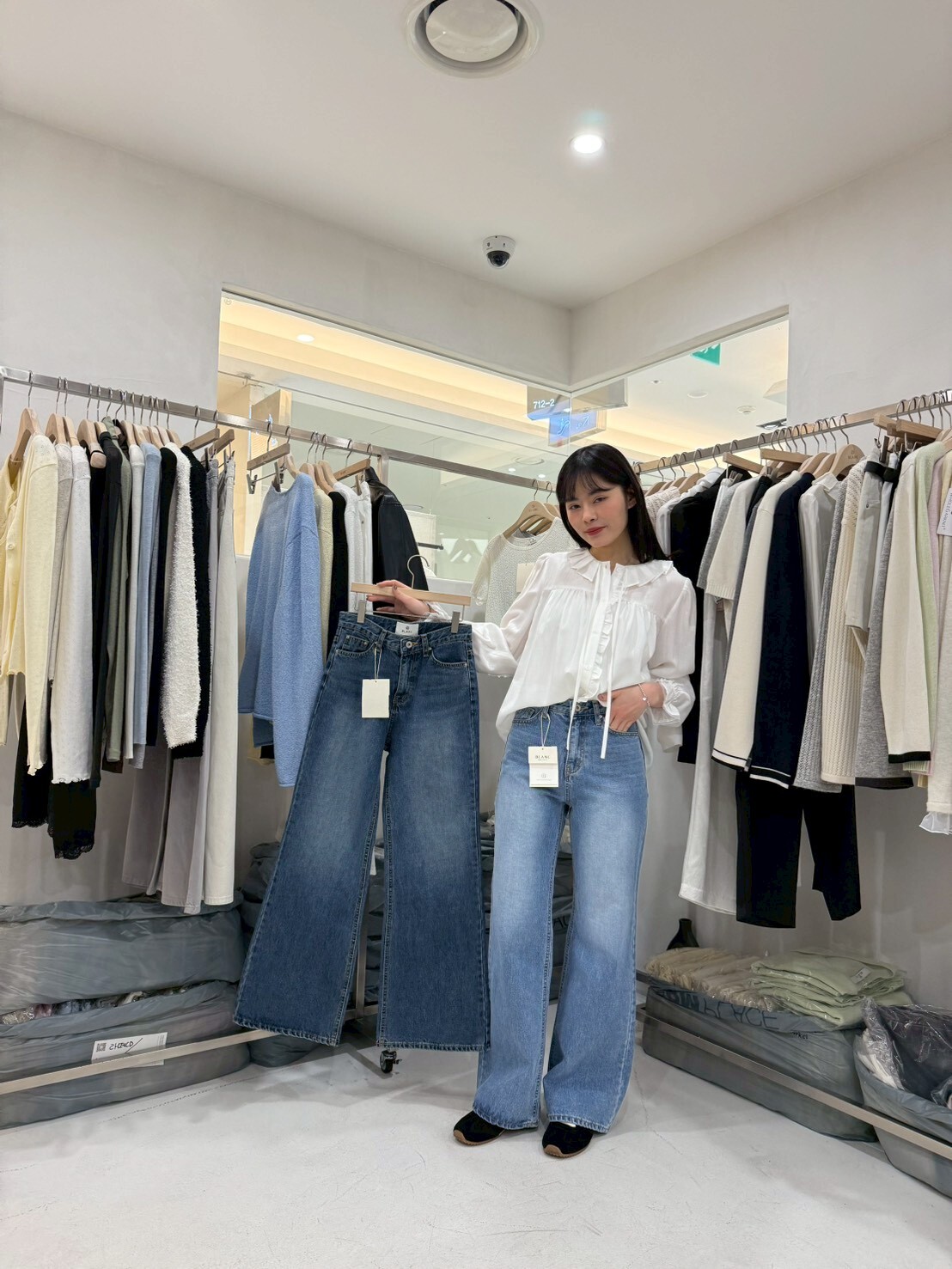 MB5509 淺洗水微喇叭牛仔褲 *特價* (優惠碼同充值購物金不適用)